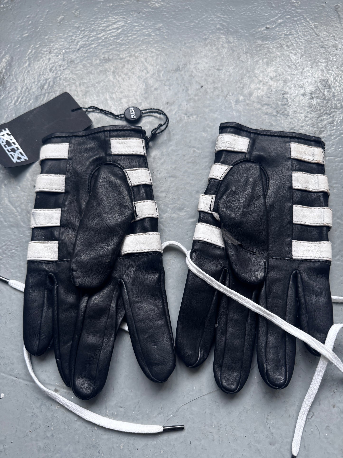 KTZ lace short glove