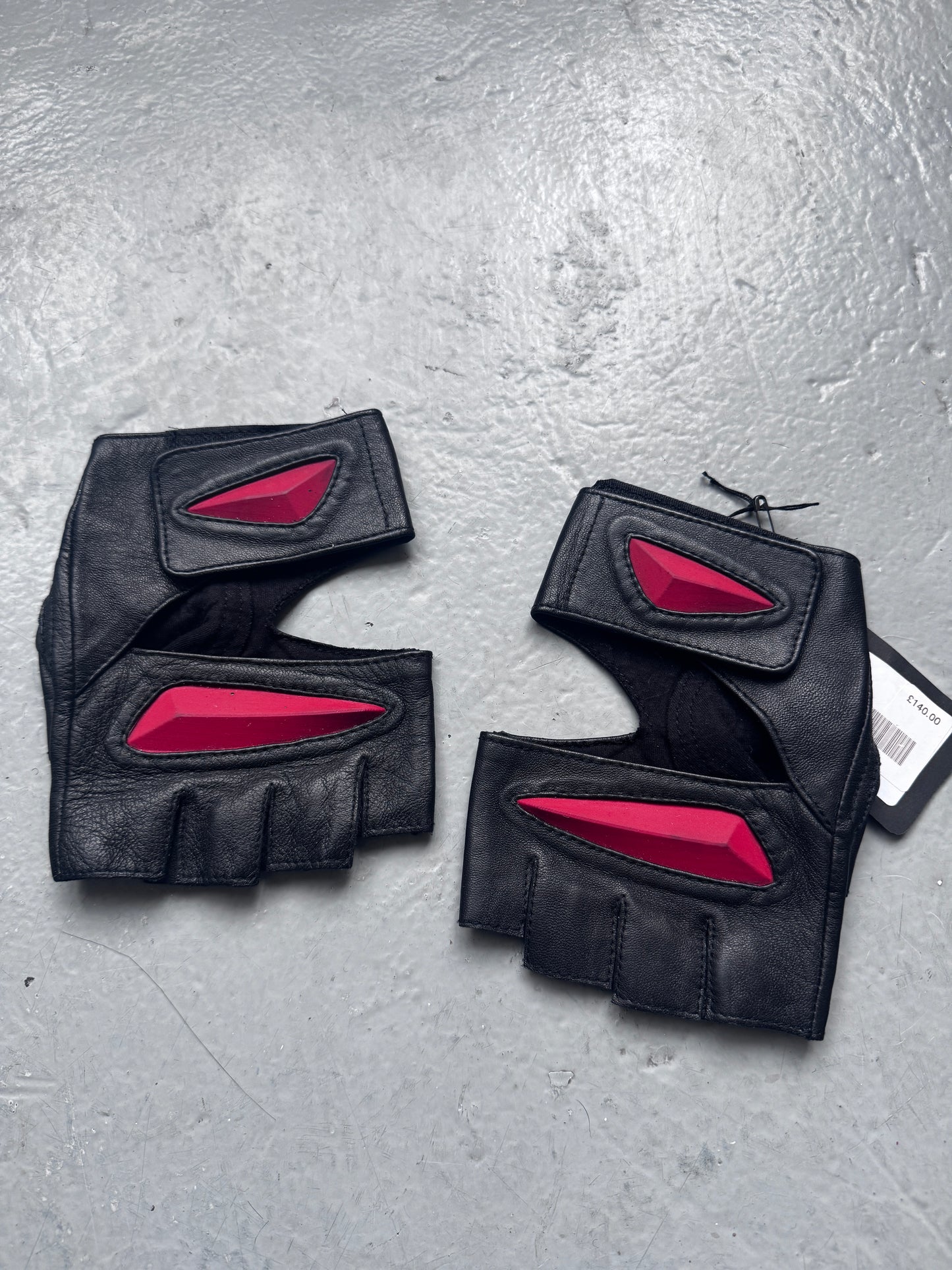 KTZ cut out leather glove