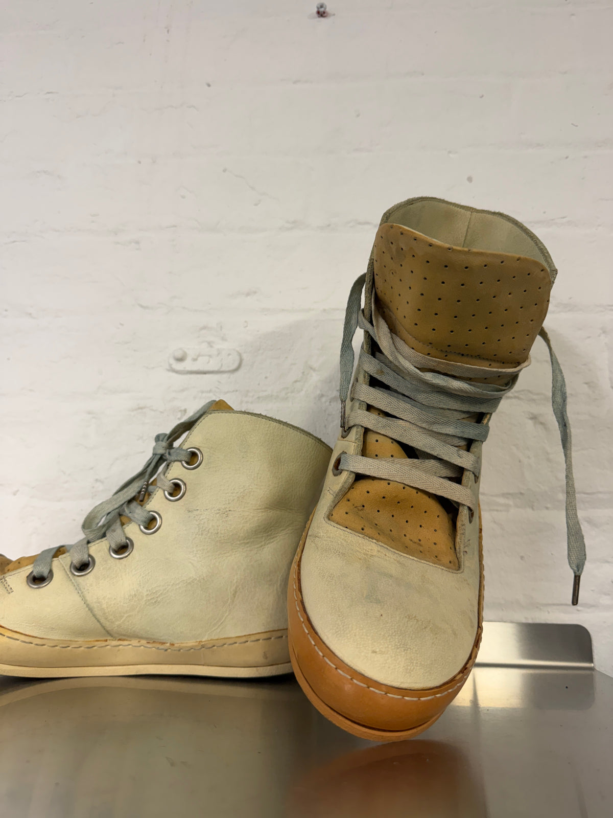 A Diciannoveventitre (A1923) Perforated Horse Tongue Leather Curved Toe Sneaker Boot (42)