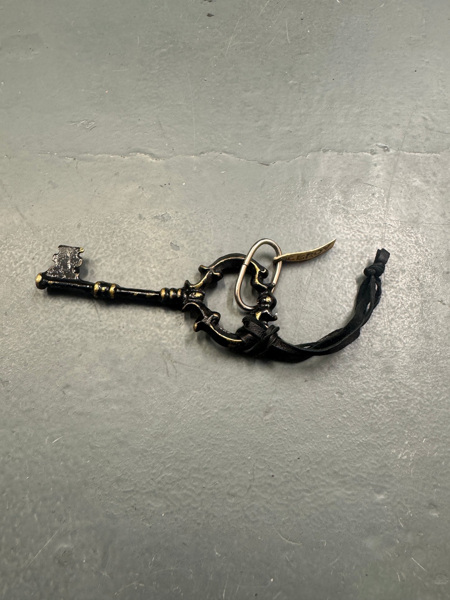 Leroy oversized key attachment