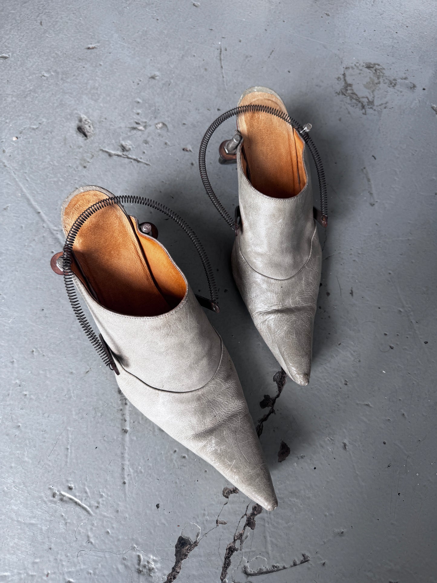 Kei Kagami Metal Bind Shark Heel