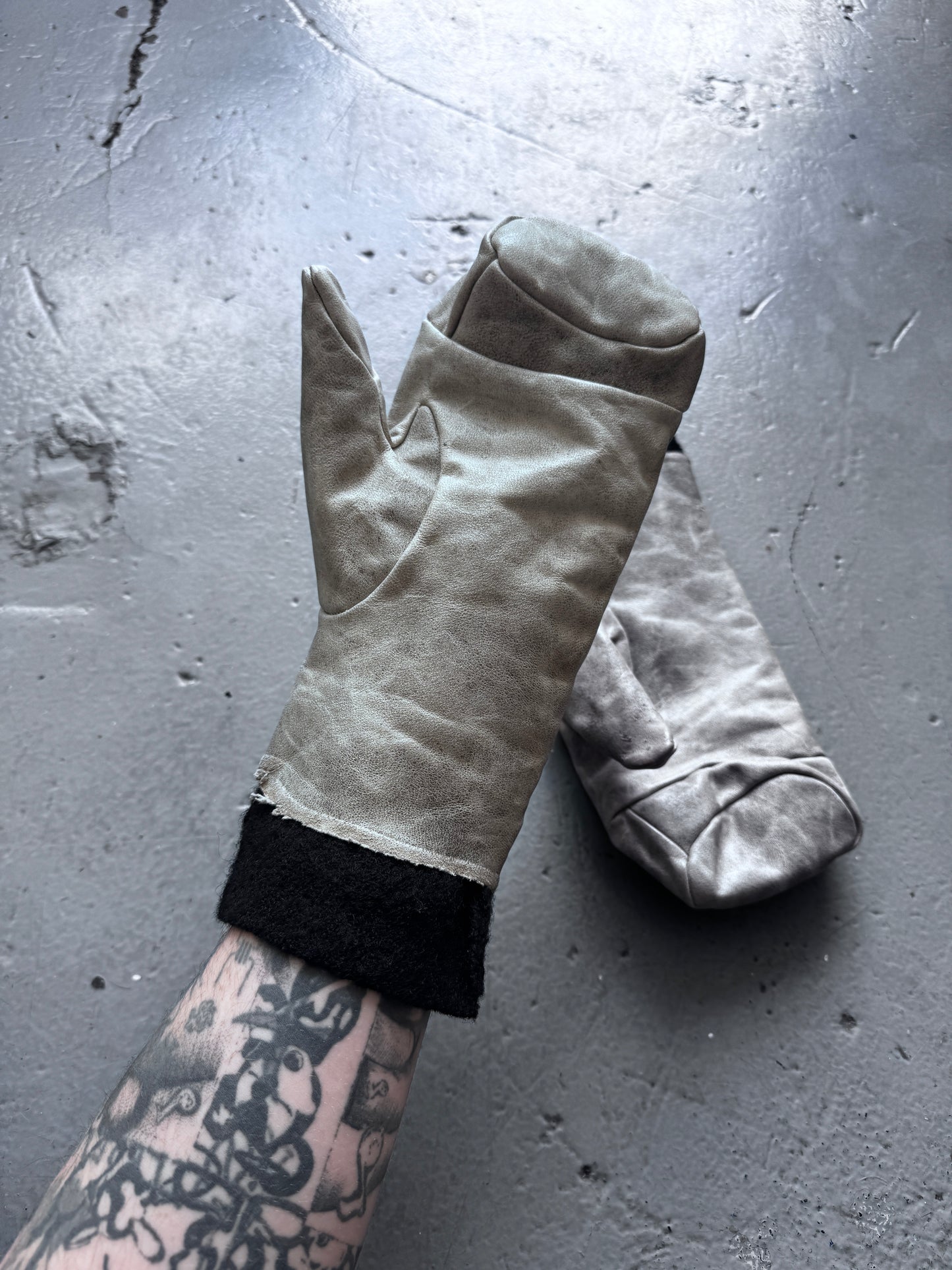 Alexander Fielden Moulded leather gloves