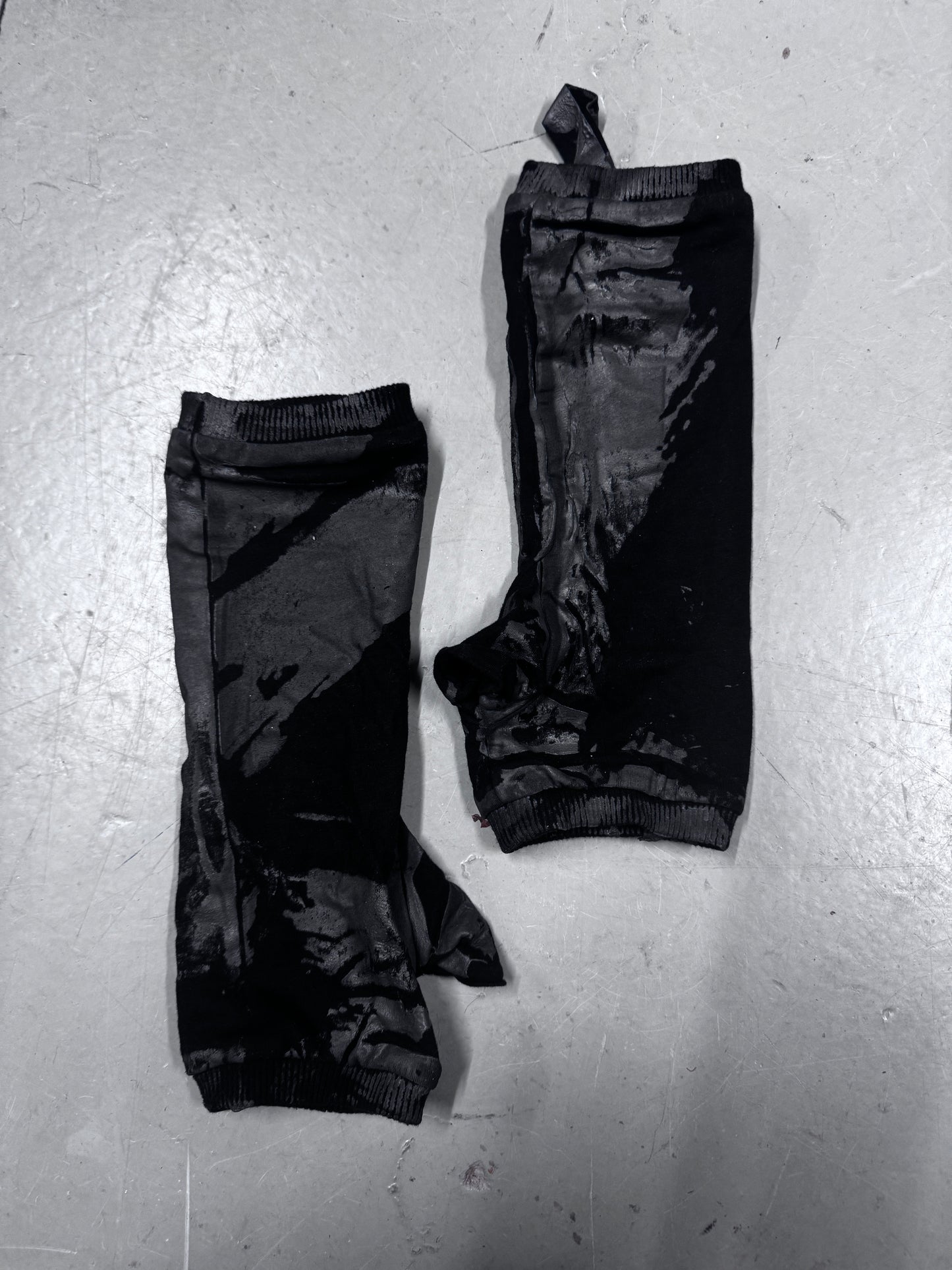 Army Of Me Puff Drip Gloves