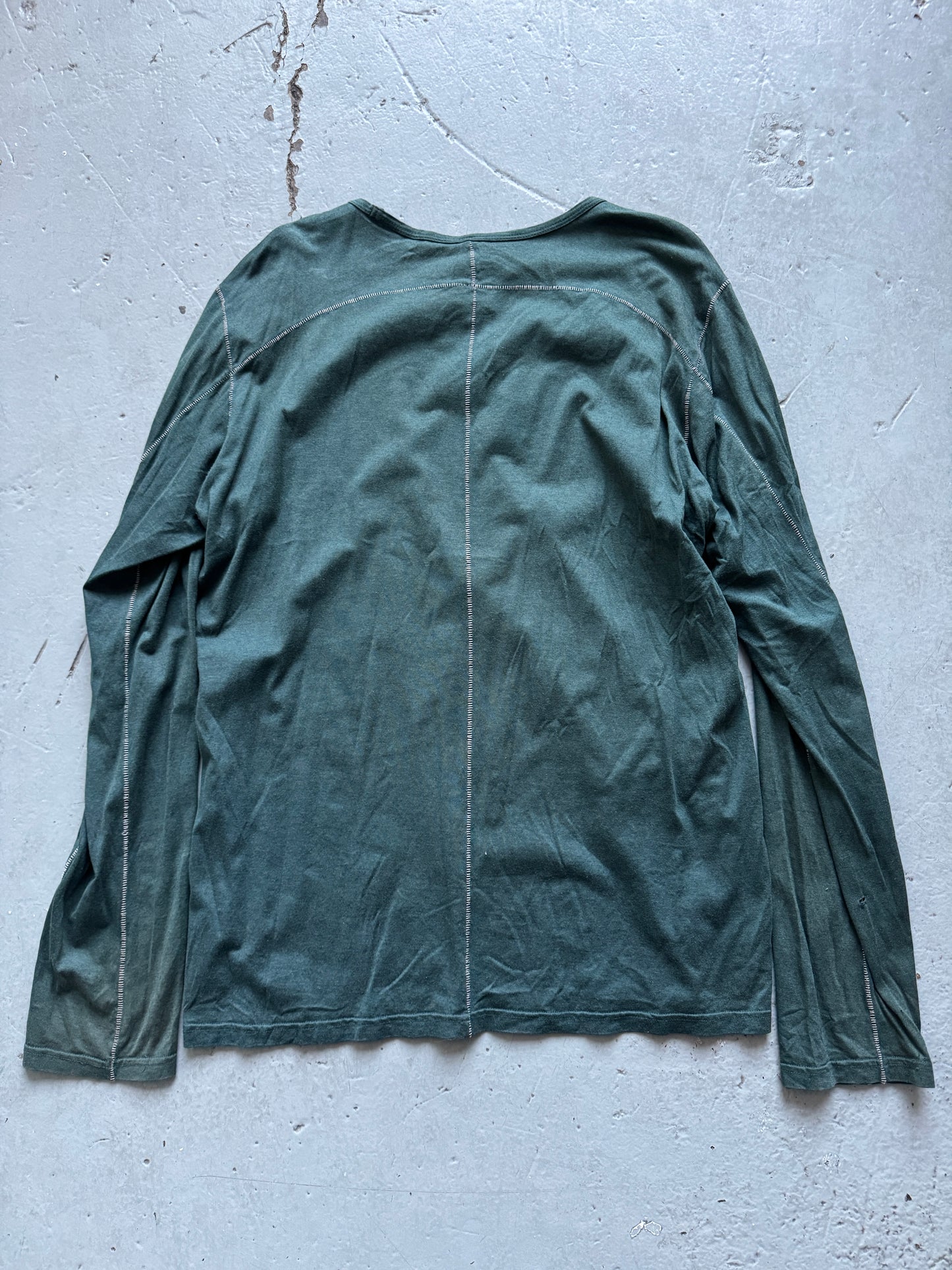 attachment overlock longsleeve top