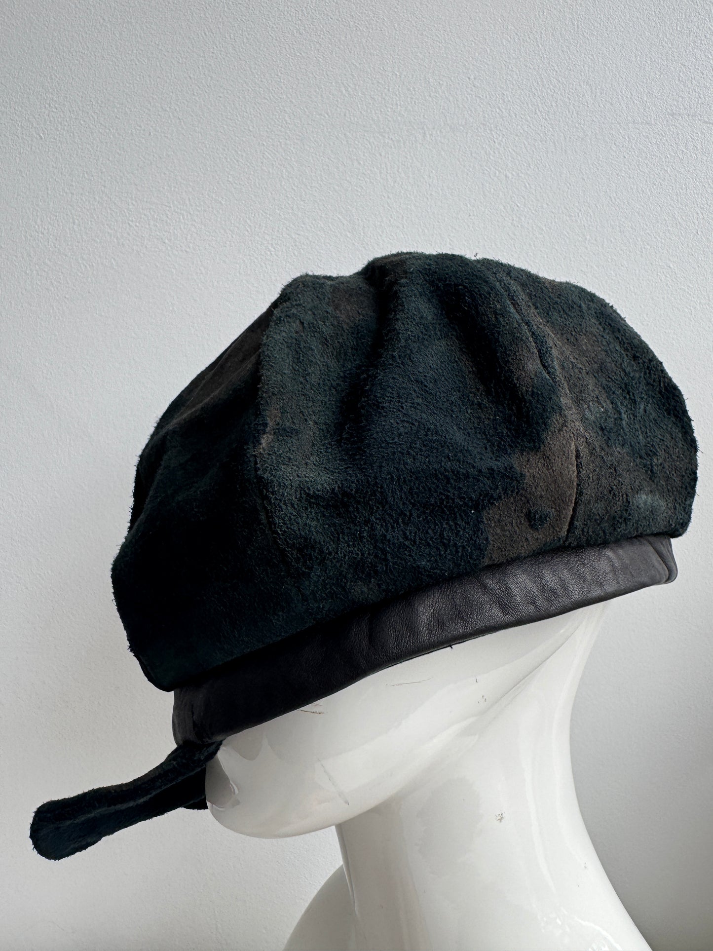 triangles hat green tint leather moldable casquette
