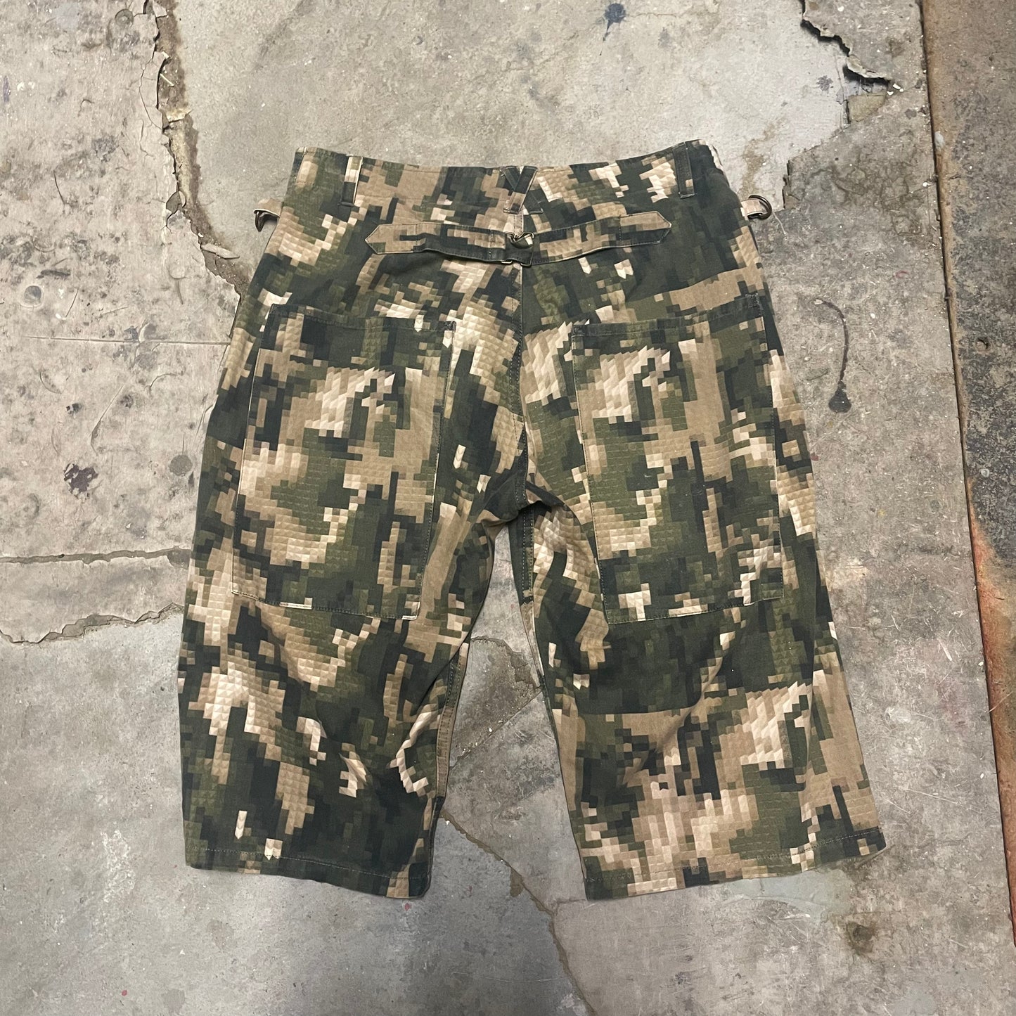 beauty:beast 90s digi-camo capris