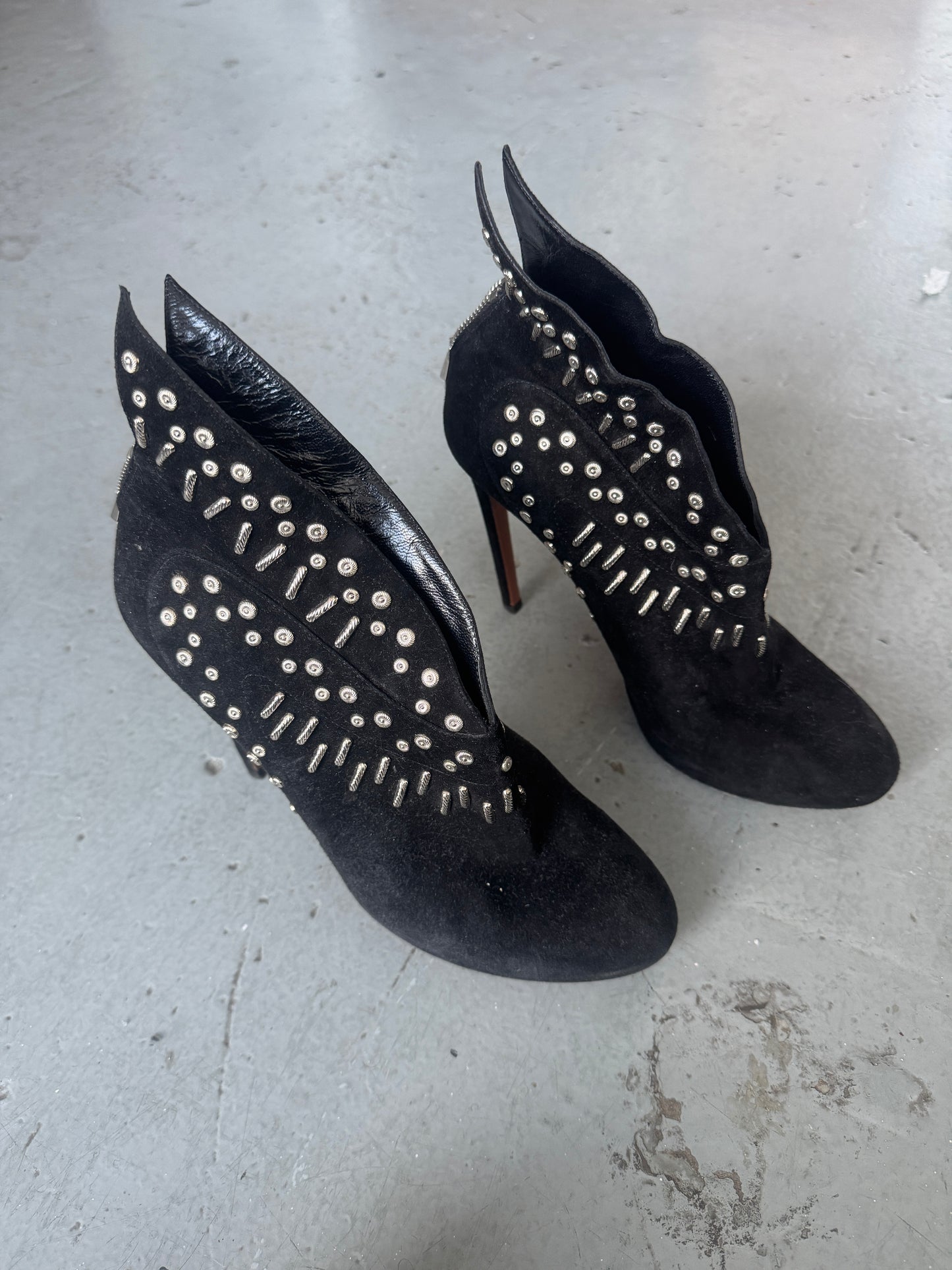 alaia stud winged heel 40