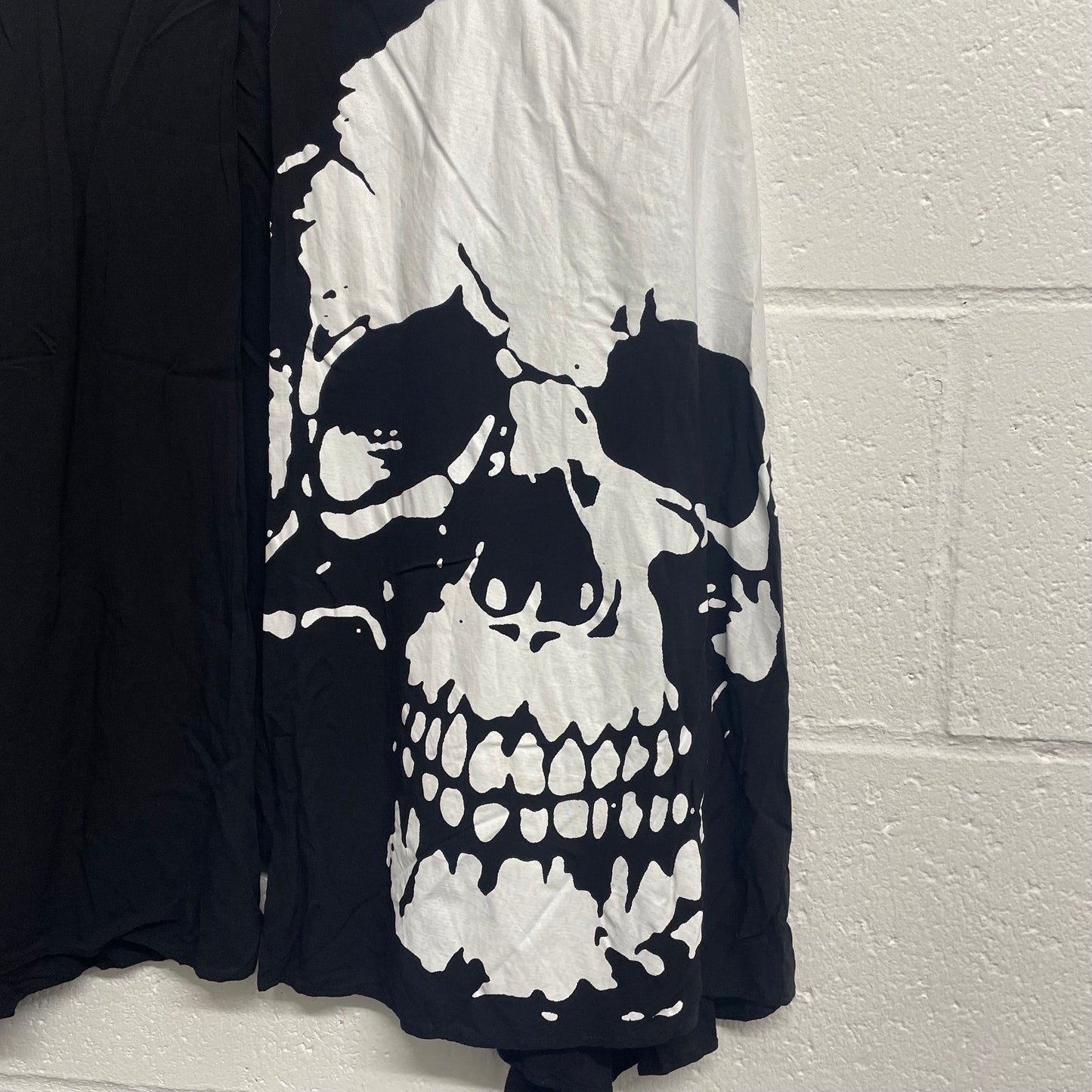 Glad News Skull Cape Sleeved Shirt