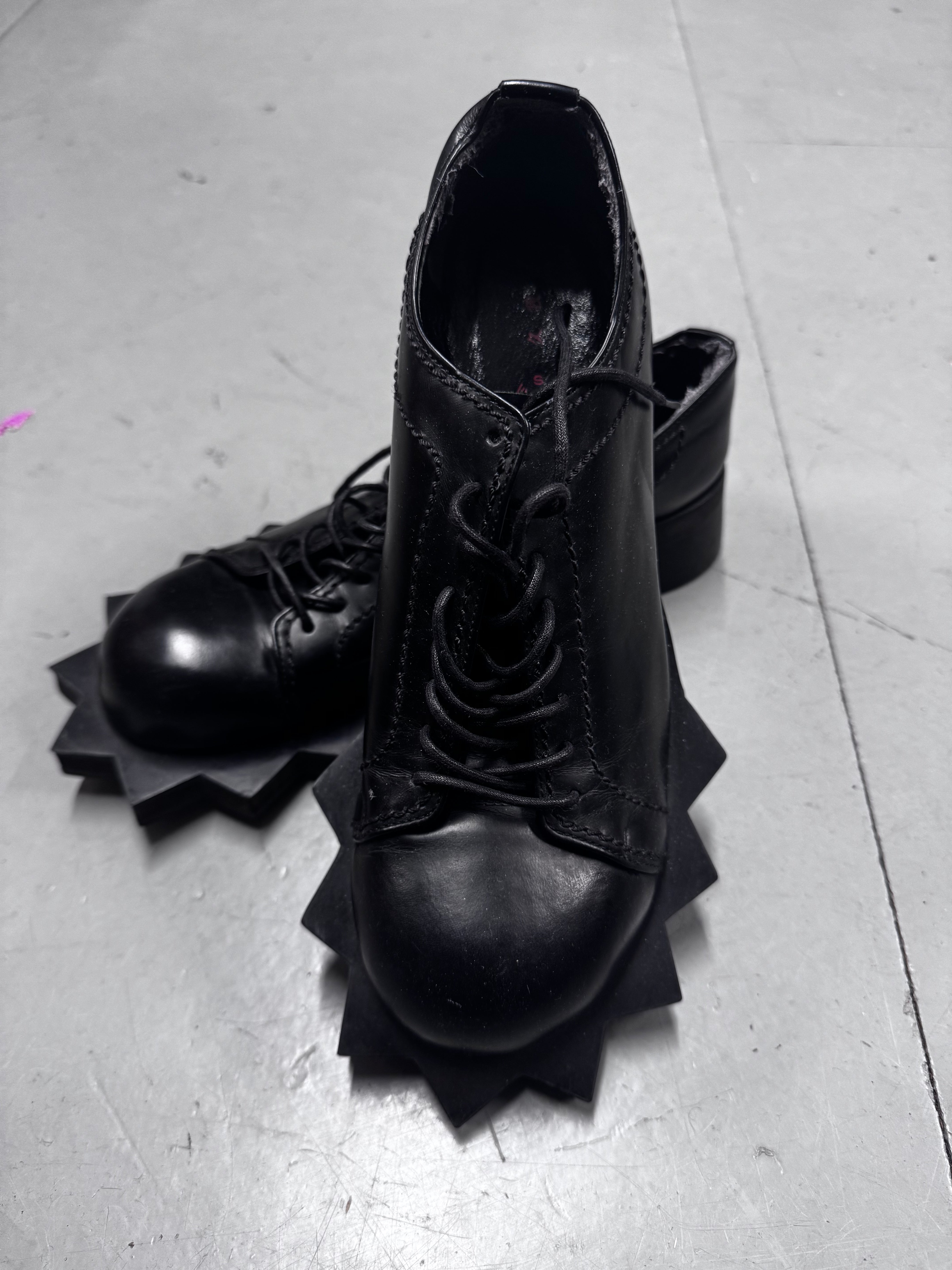 靴 Koji Kuga Chainsaw Toe Heel Loafer Koji Kuga Chainsaw Derby – Jubilee Archive
