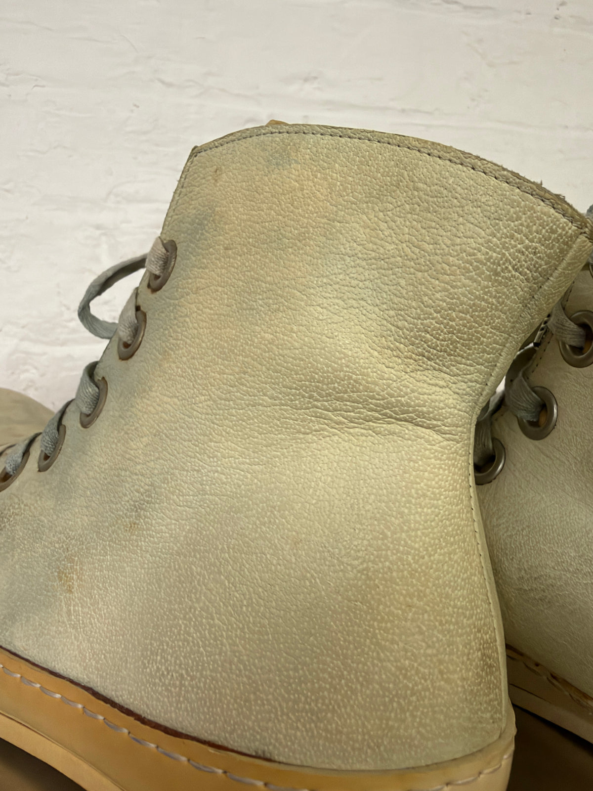 A Diciannoveventitre (A1923) Perforated Horse Tongue Leather Curved Toe Sneaker Boot (42)
