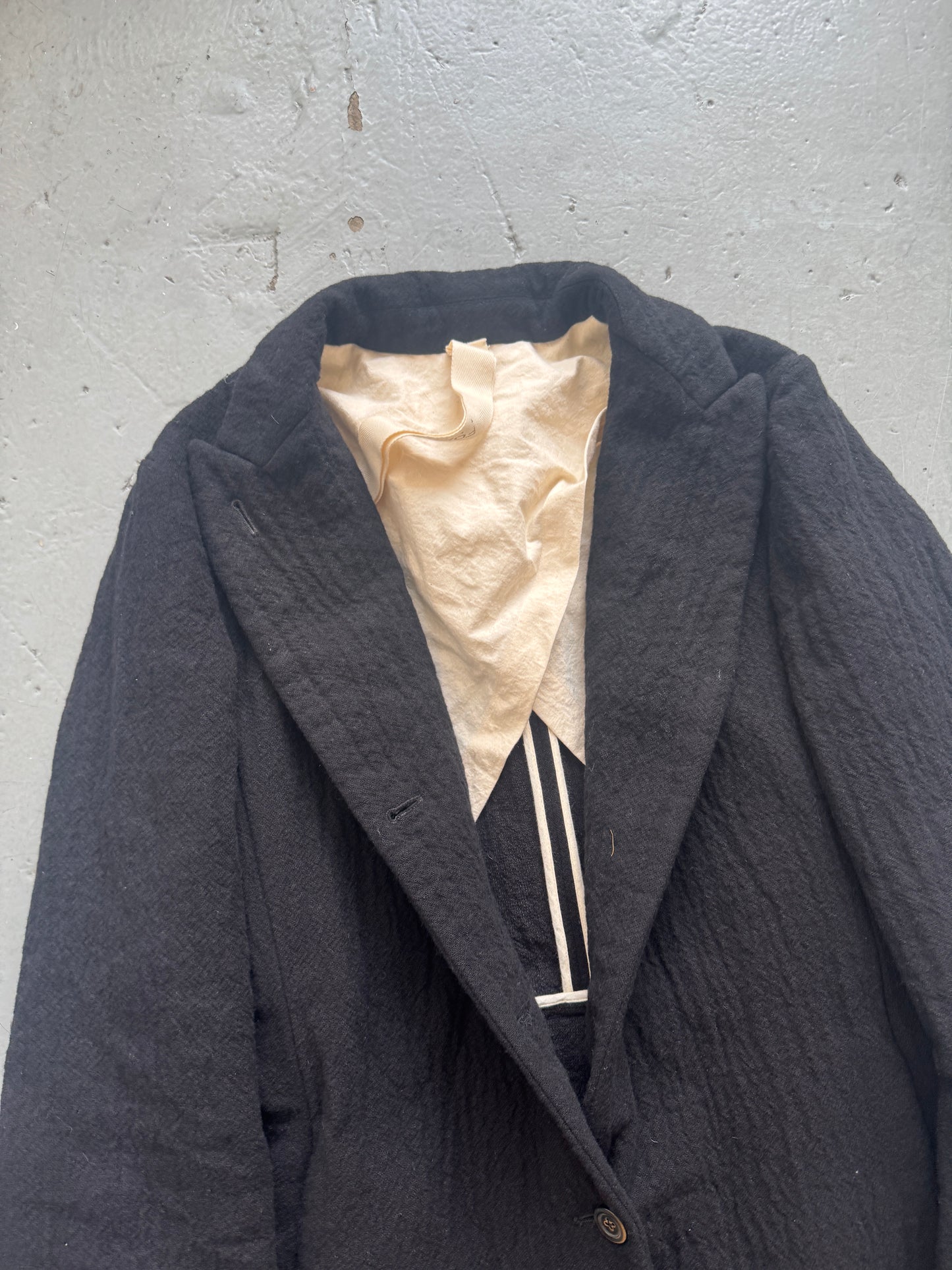 forme d’expression buttoned coat