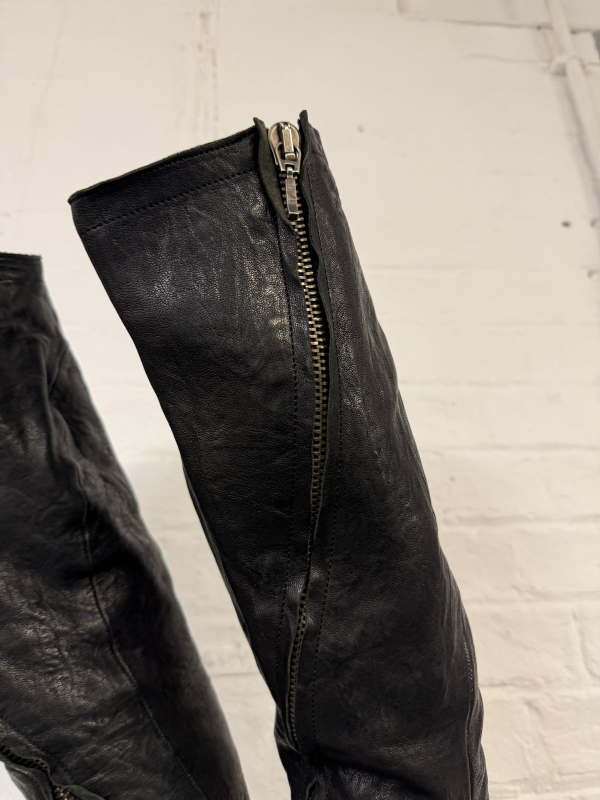 Obscur Spiral Zip Stretch Lambskin Knee High Boots (43)