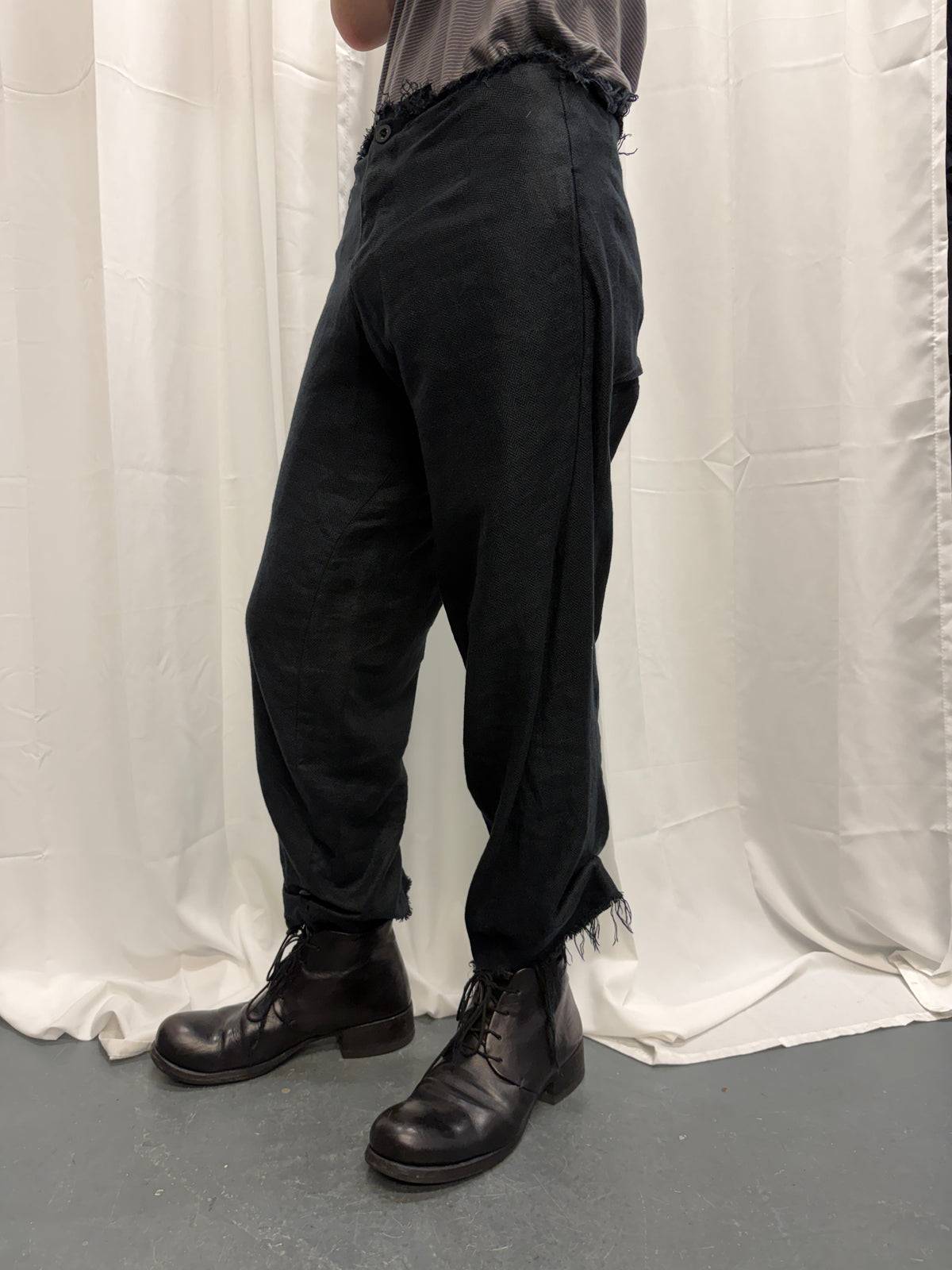 olubiyi thomas linen cropped twist cut raw trouser