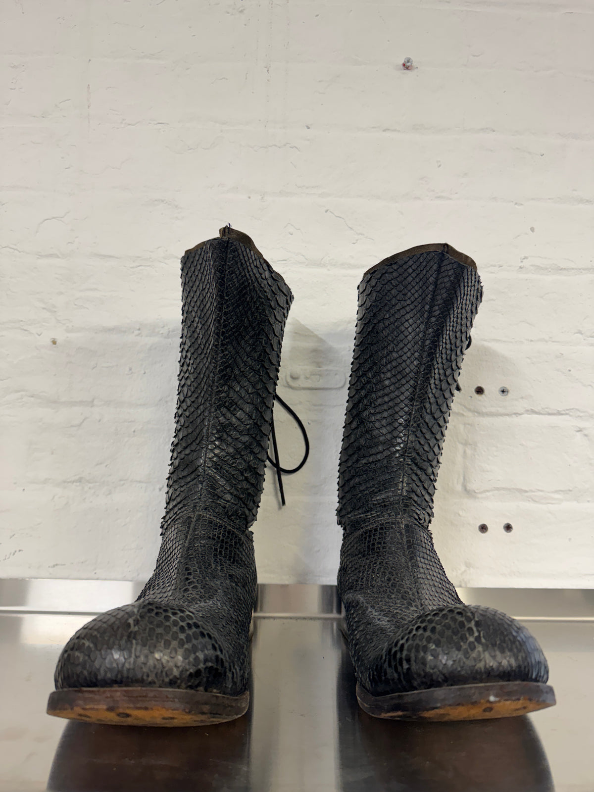 CARPE DIEM Early 00s 100% Python S63M Back-Lace Boots