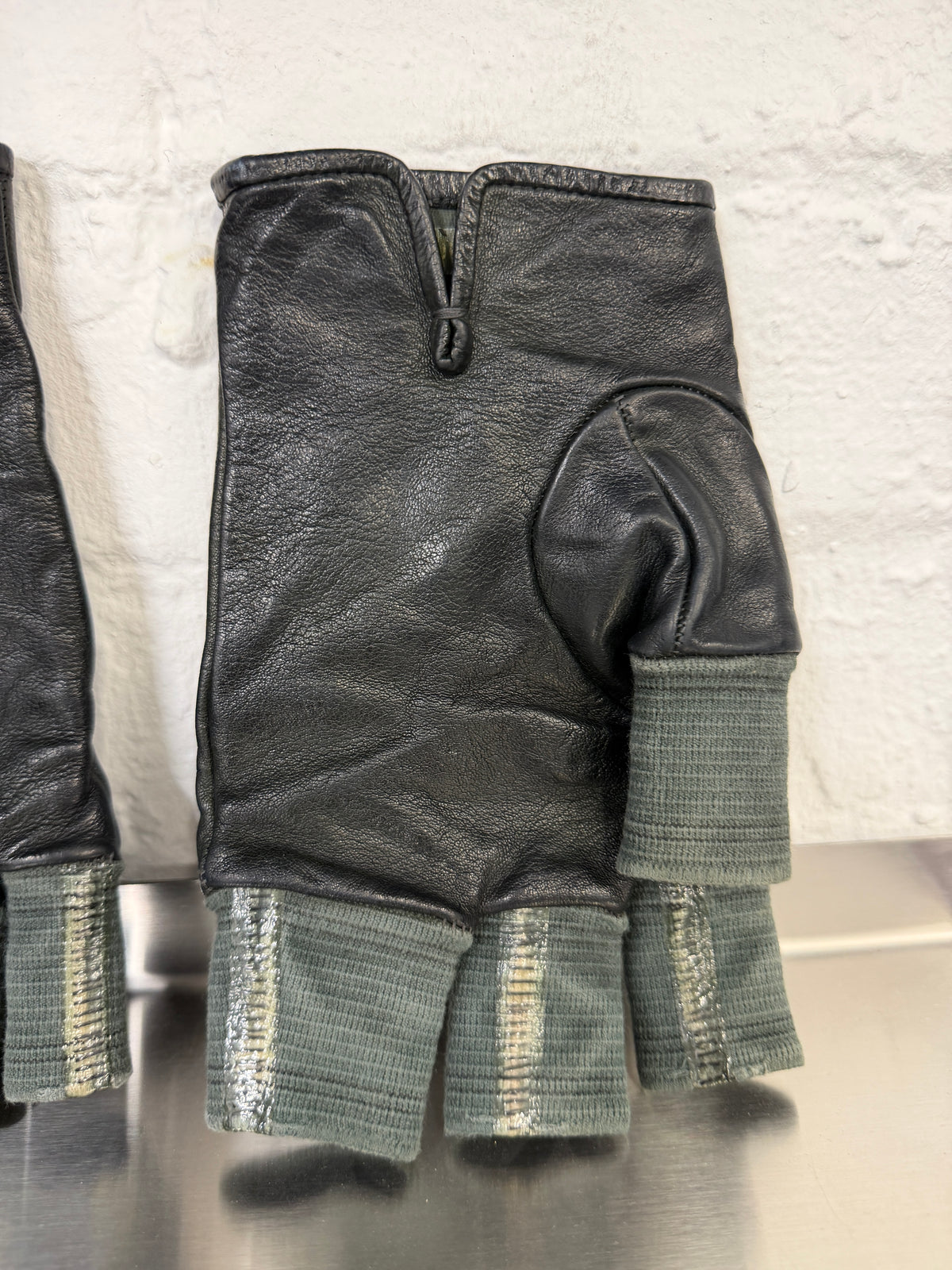 Carol Christian Poell Disparate Fingercuff Gloves in Black Horse Leather