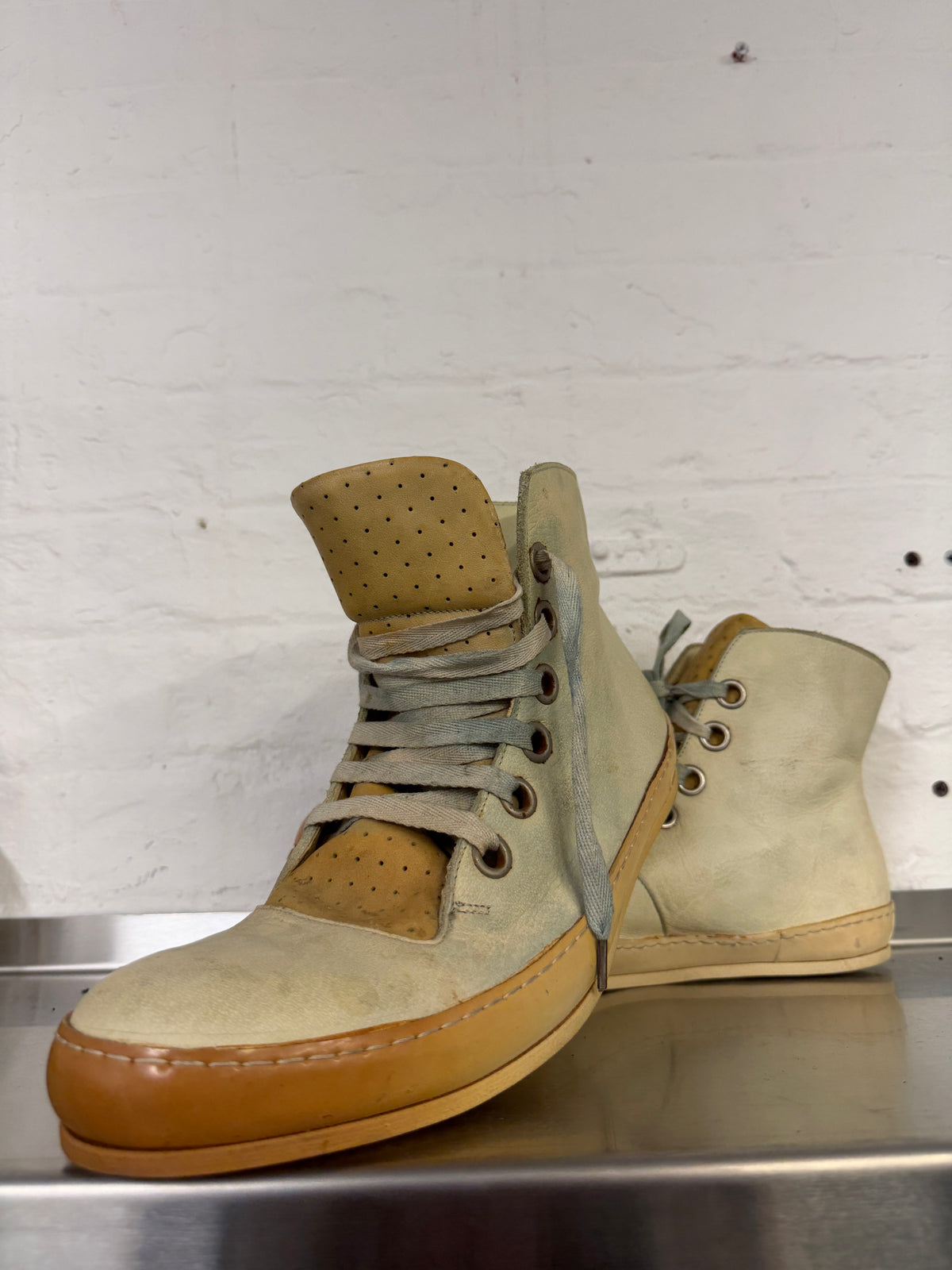A Diciannoveventitre (A1923) Perforated Horse Tongue Leather Curved Toe Sneaker Boot (42)