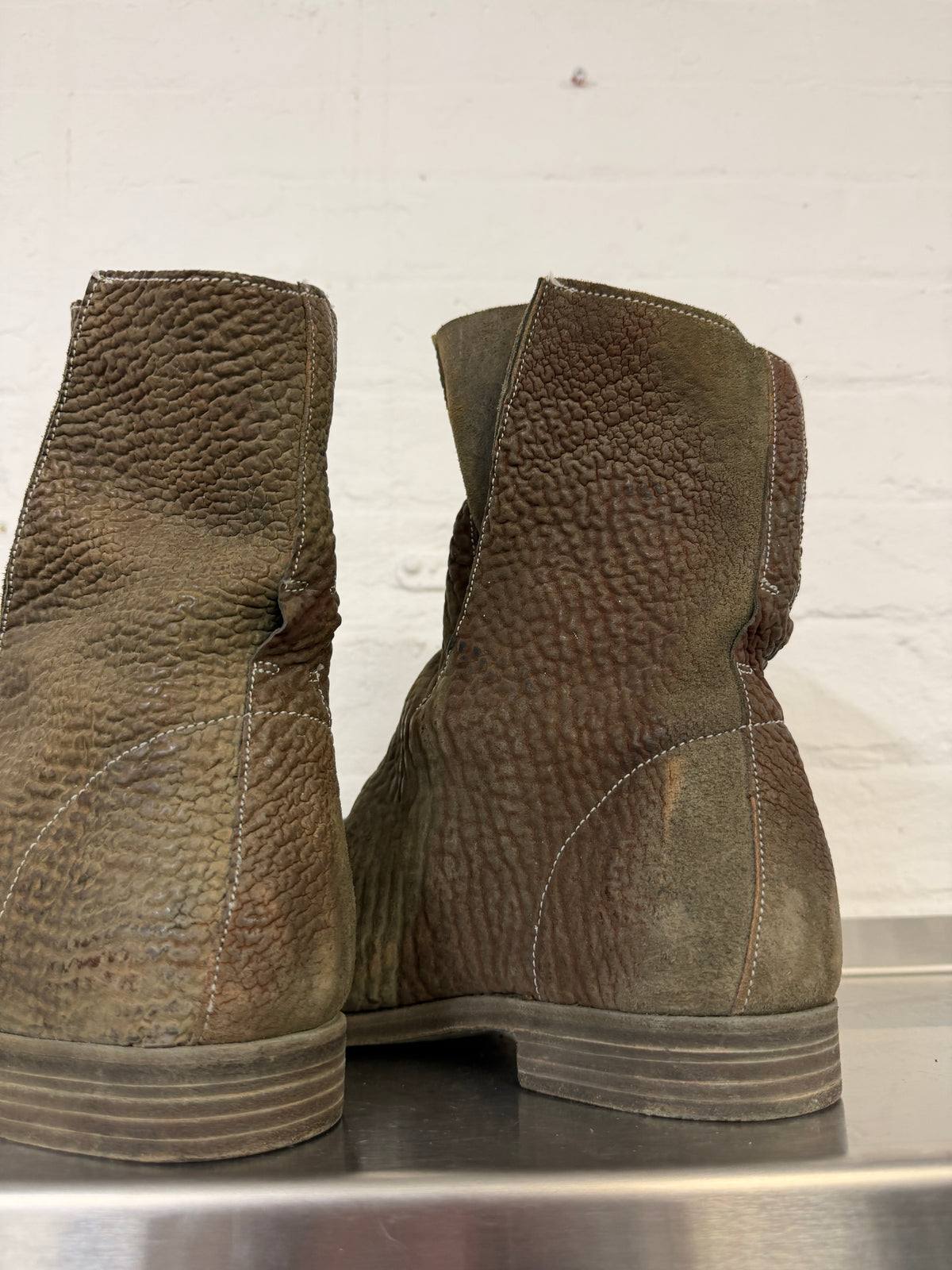 A Diciannoveventitre (A1923) Textured Leather Slit Boots (42)