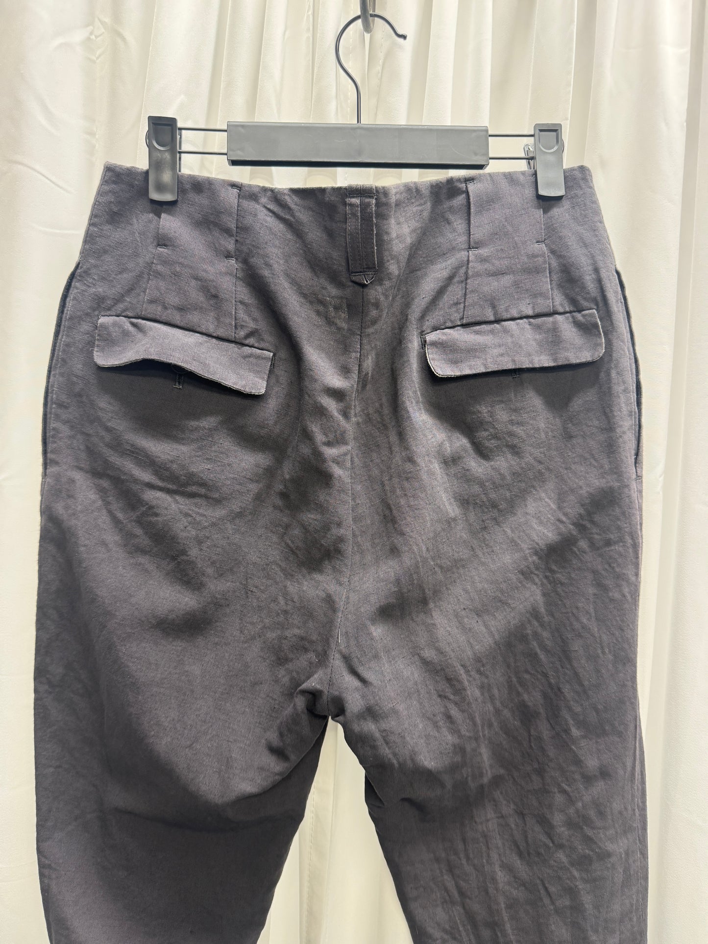 The Viridi-Anne Pleated Concealed Waistband Clasp Cropped Trouser