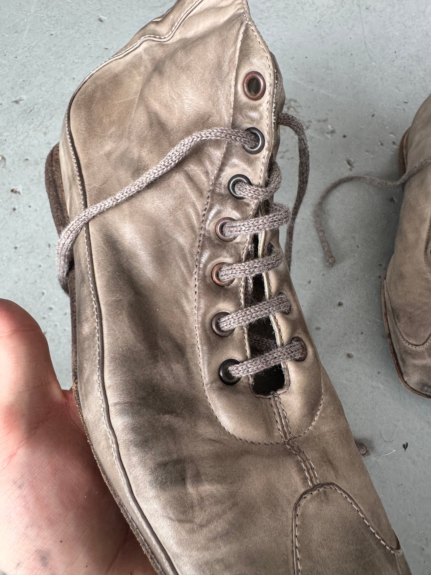 cherevichkiotvichki flat shark head leather shoes