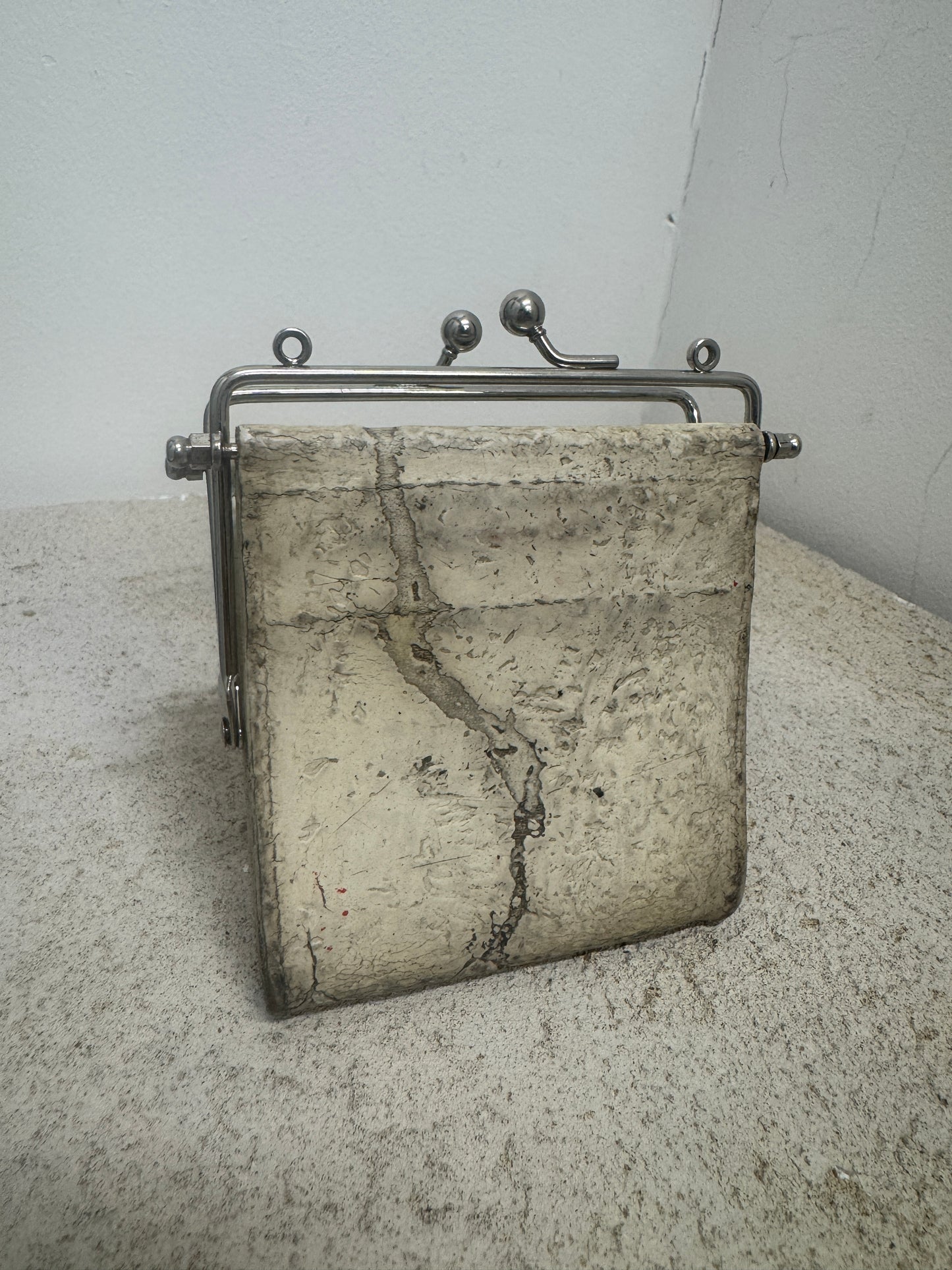 Kagari Yusuke Metal Clasp Crack Coin Wallet