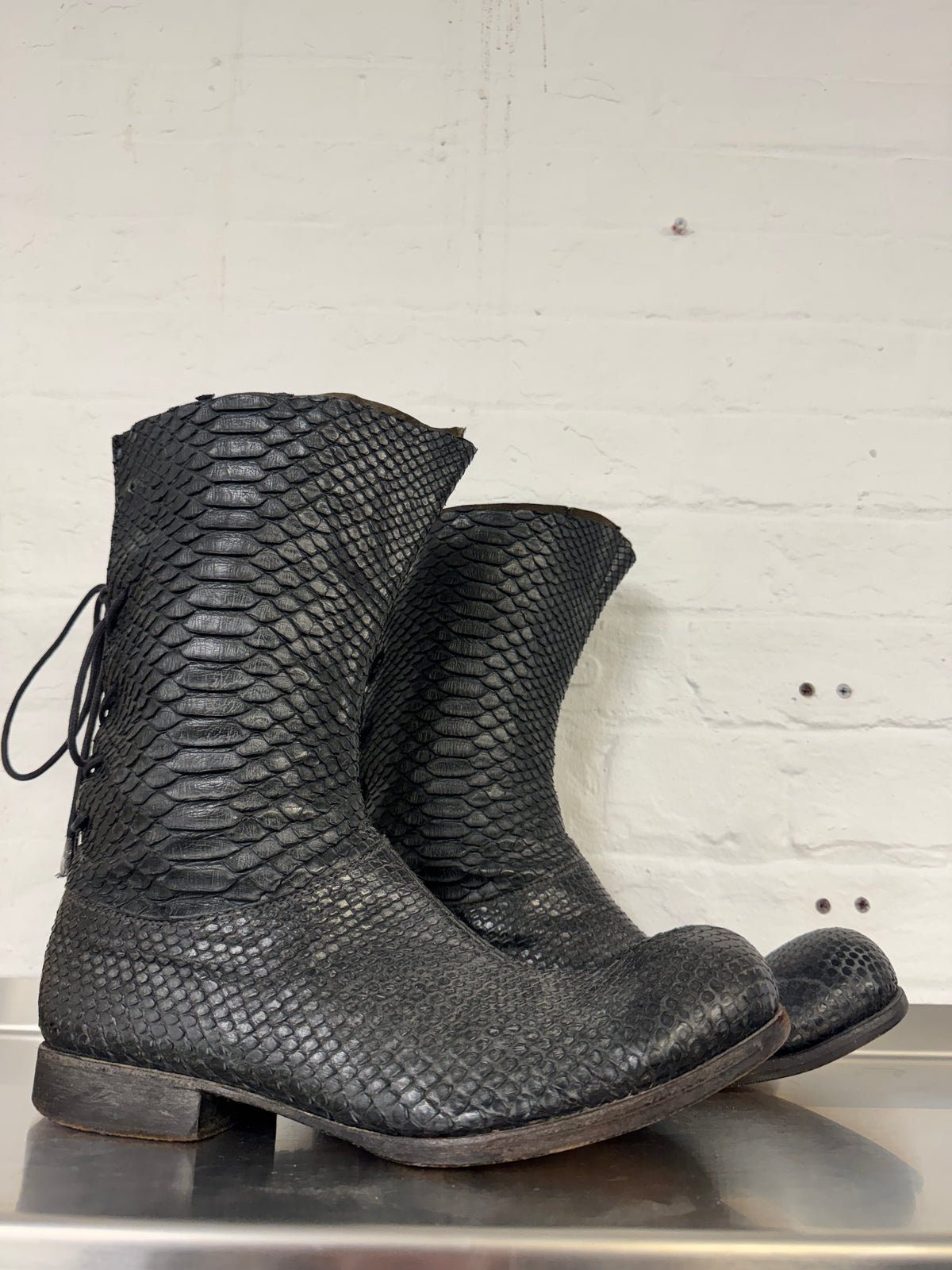 CARPE DIEM Early 00s 100% Python S63M Back-Lace Boots