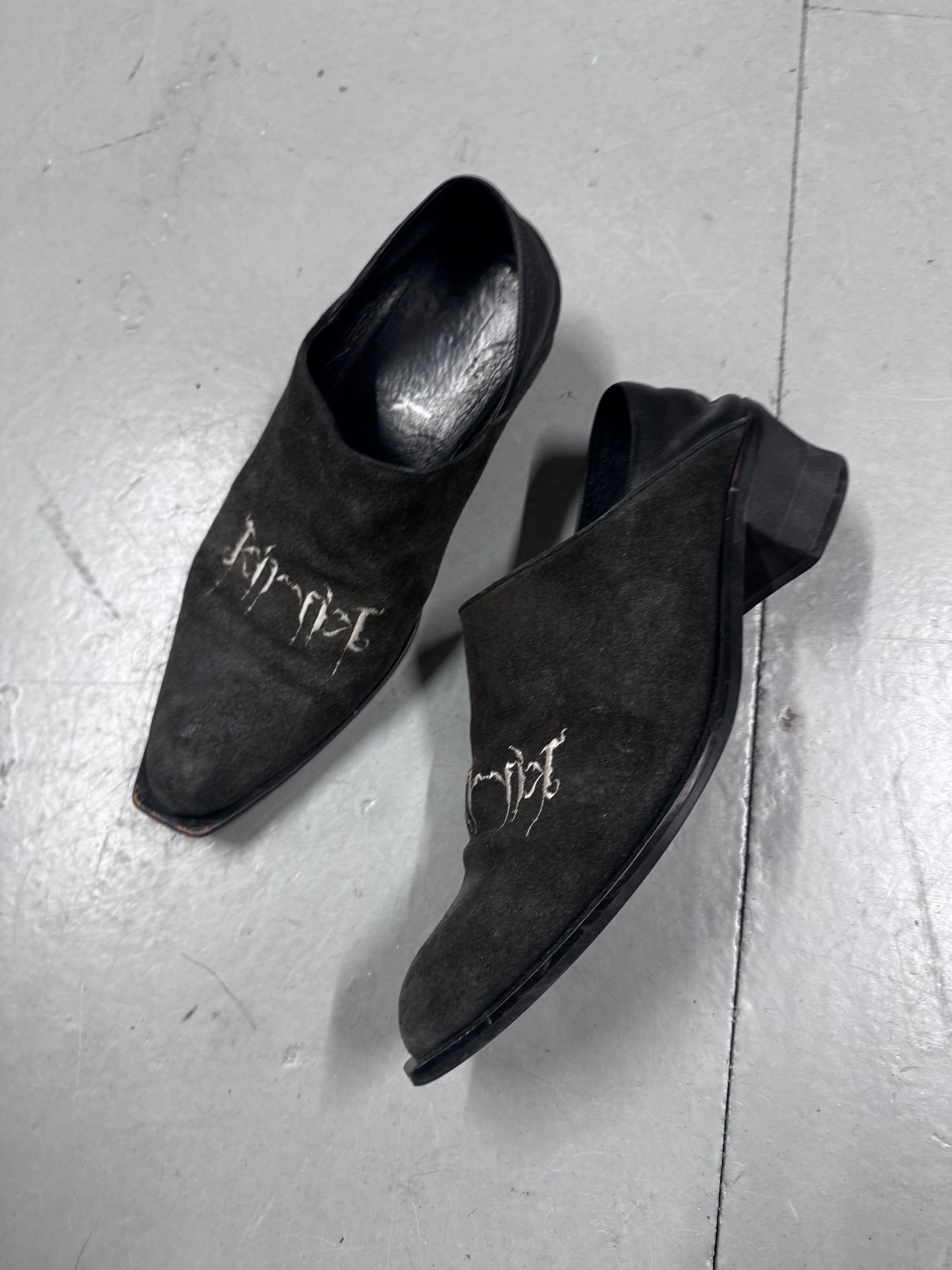 Kiryuyrik Suede Gothic Mule Shoes