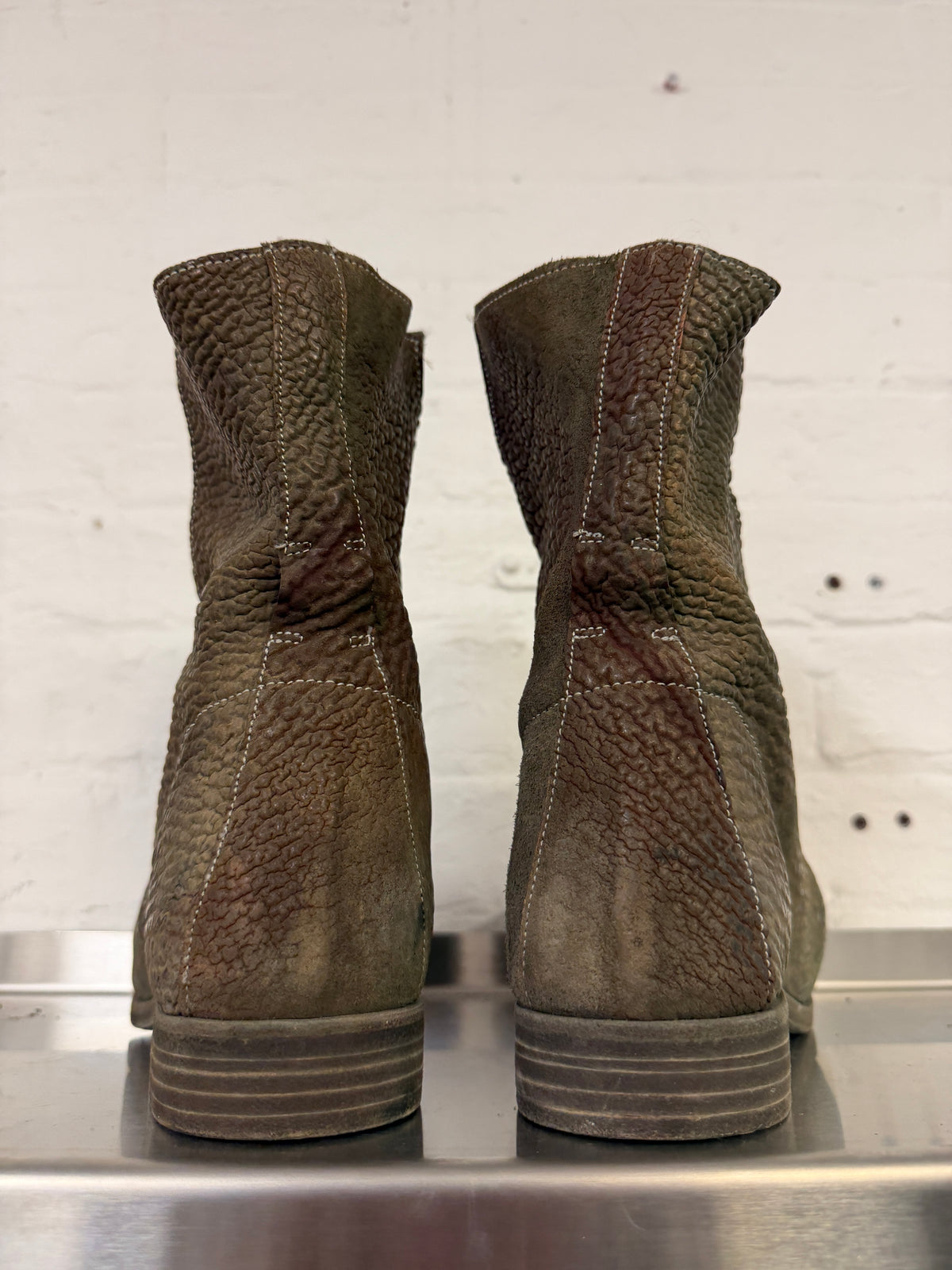 A Diciannoveventitre (A1923) Textured Leather Slit Boots (42)