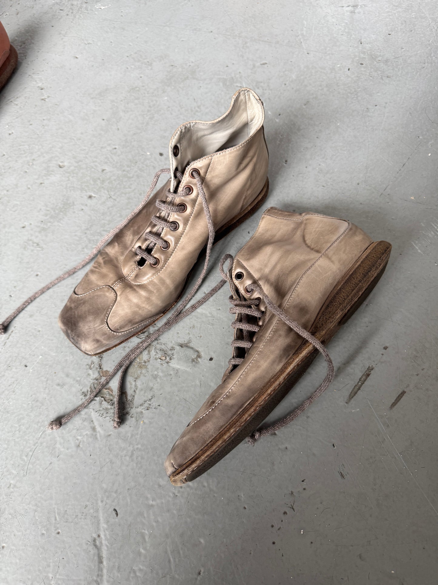 cherevichkiotvichki flat shark head leather shoes