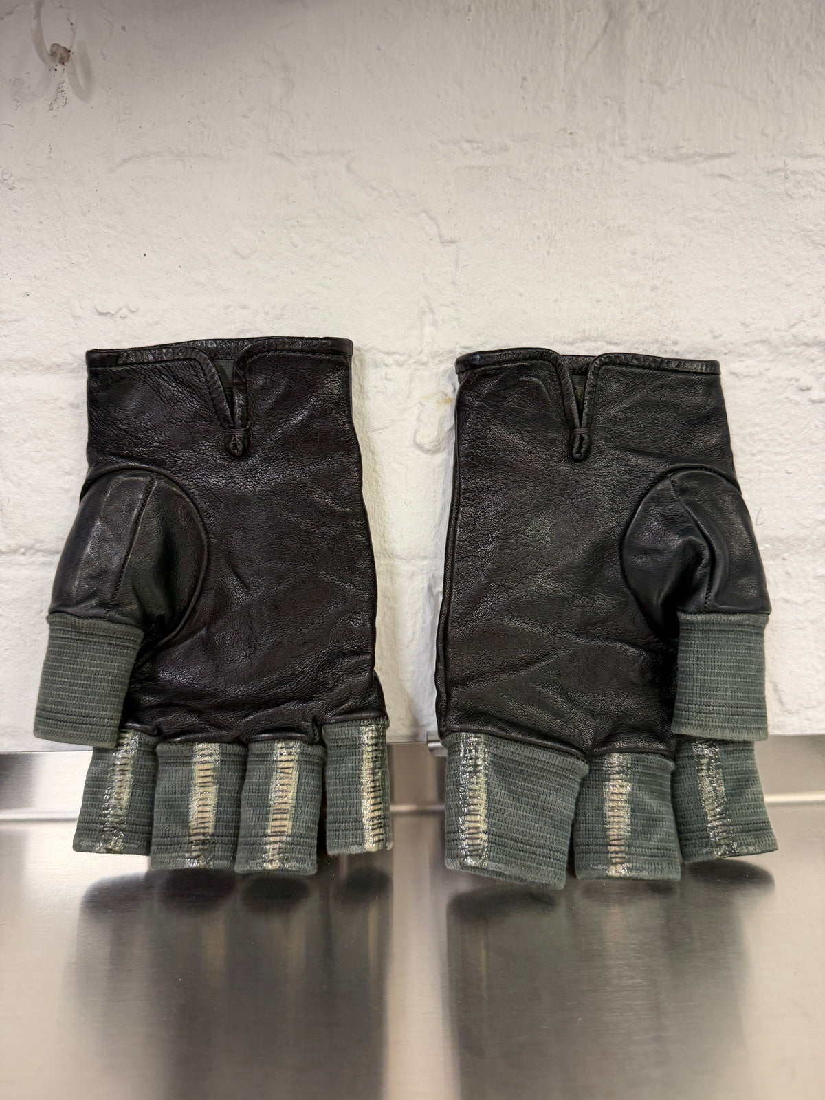 Carol Christian Poell Disparate Fingercuff Gloves in Black Horse Leather