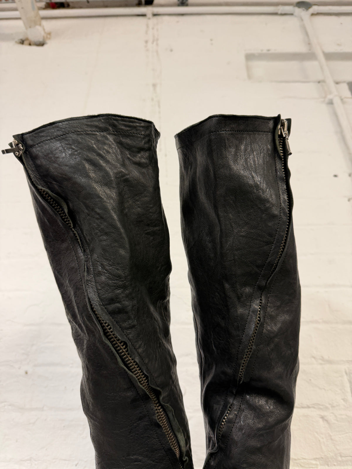 Obscur Spiral Zip Stretch Lambskin Knee High Boots (43)
