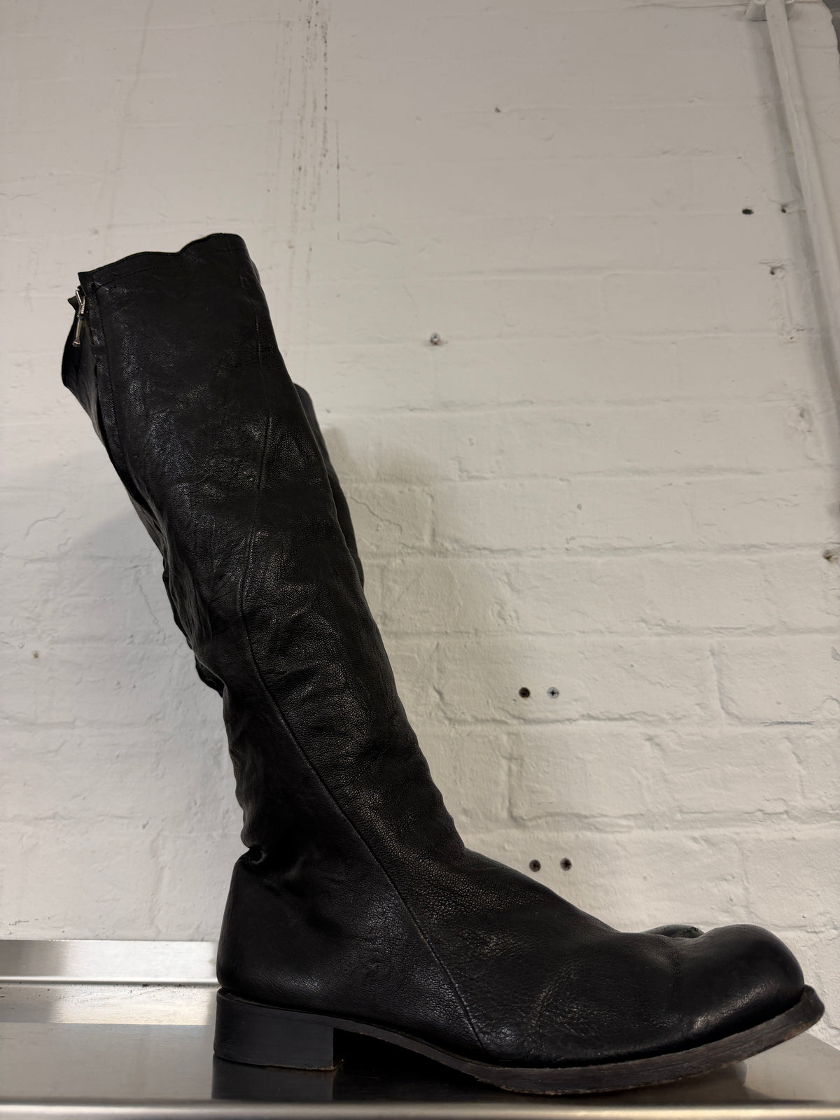 Obscur Spiral Zip Stretch Lambskin Knee High Boots (43)