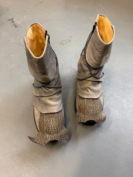 20471120 dino boots grey