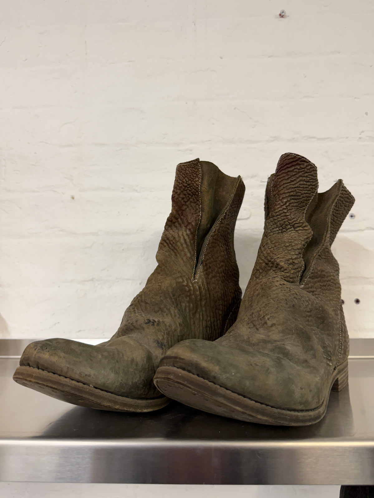 A Diciannoveventitre (A1923) Textured Leather Slit Boots (42)