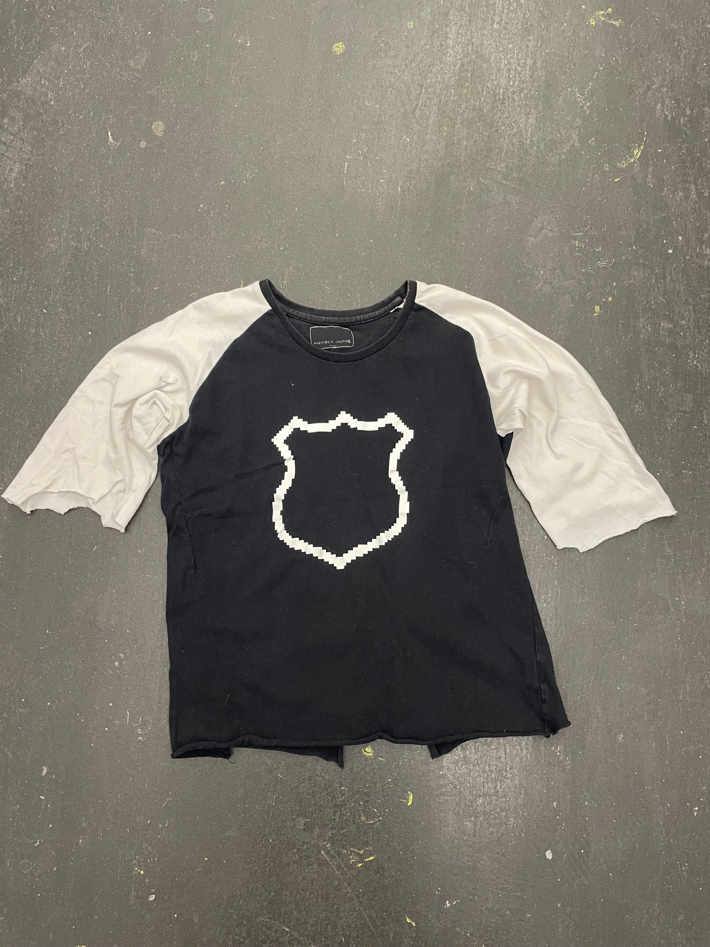 Number (N)ine Crest Raglan Sleeve Tee