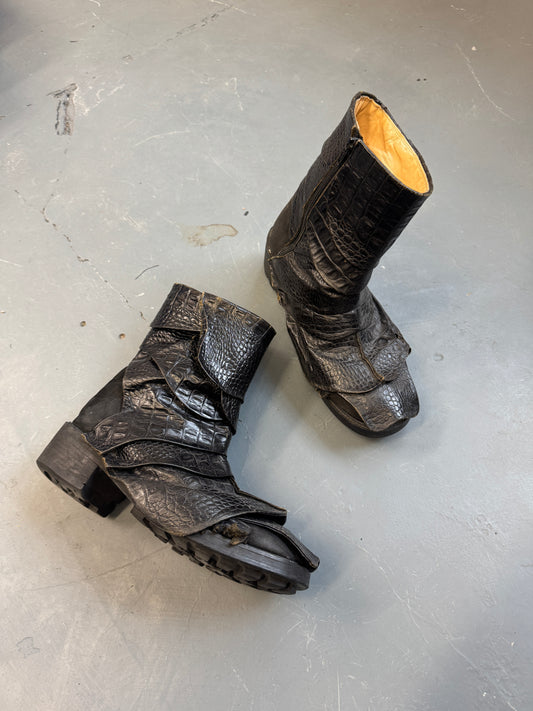 20471120 dino boot black