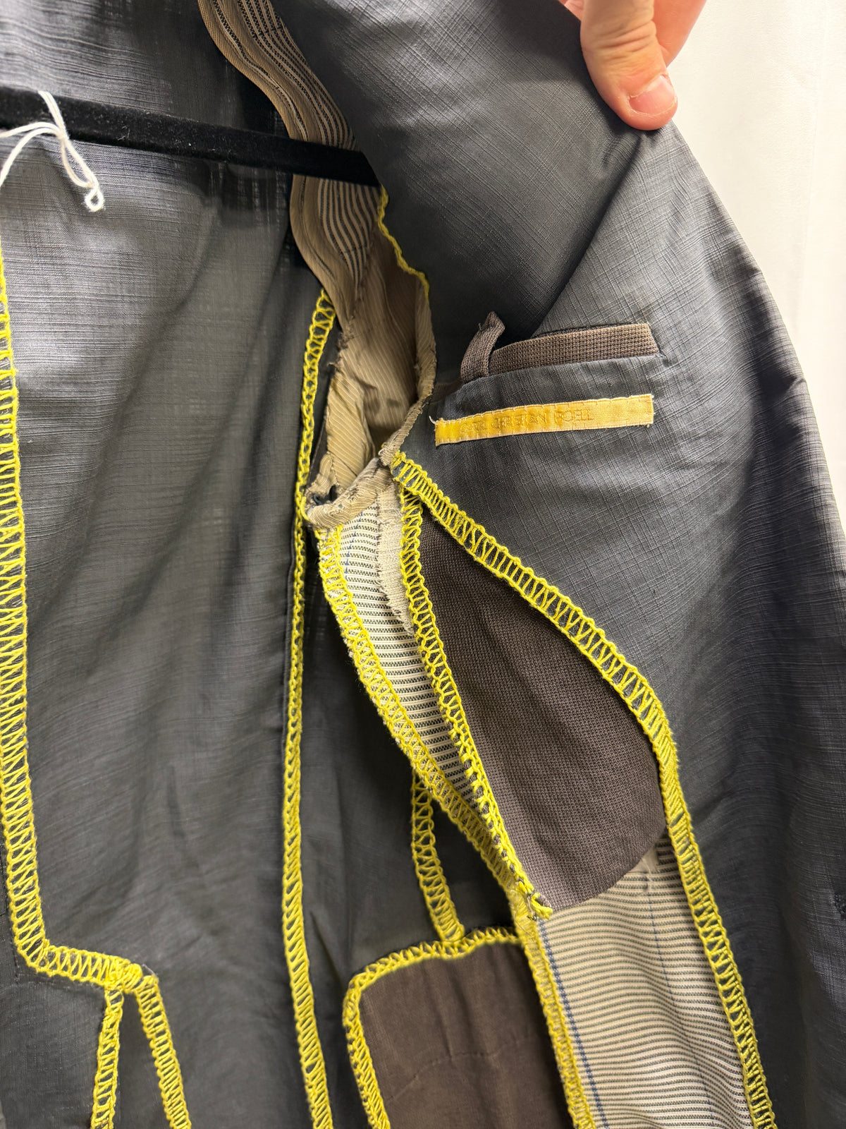 Carol Christian Poell SS06 'GM/2098 ORDER/109' Yellow Overlock Stitch Single Button Blazer (S)