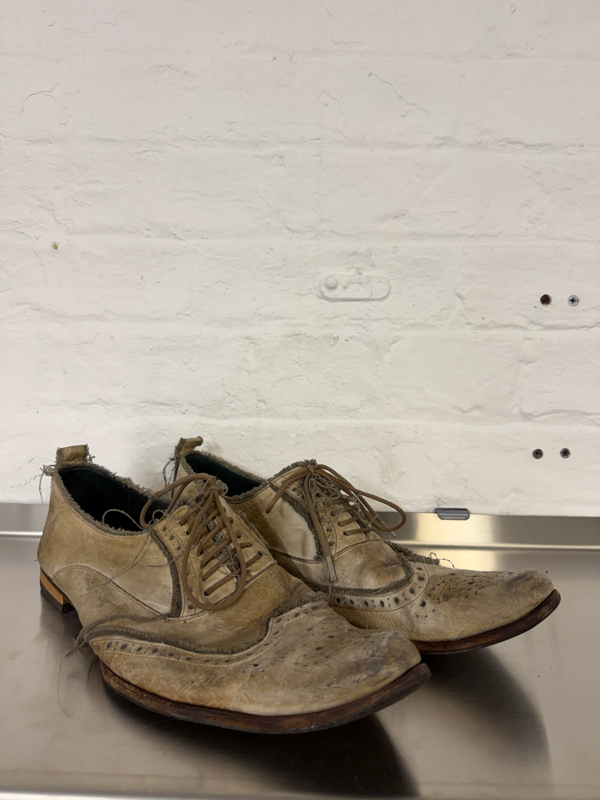 Alfredo Bannister Wingtip Detail Leather Shoes