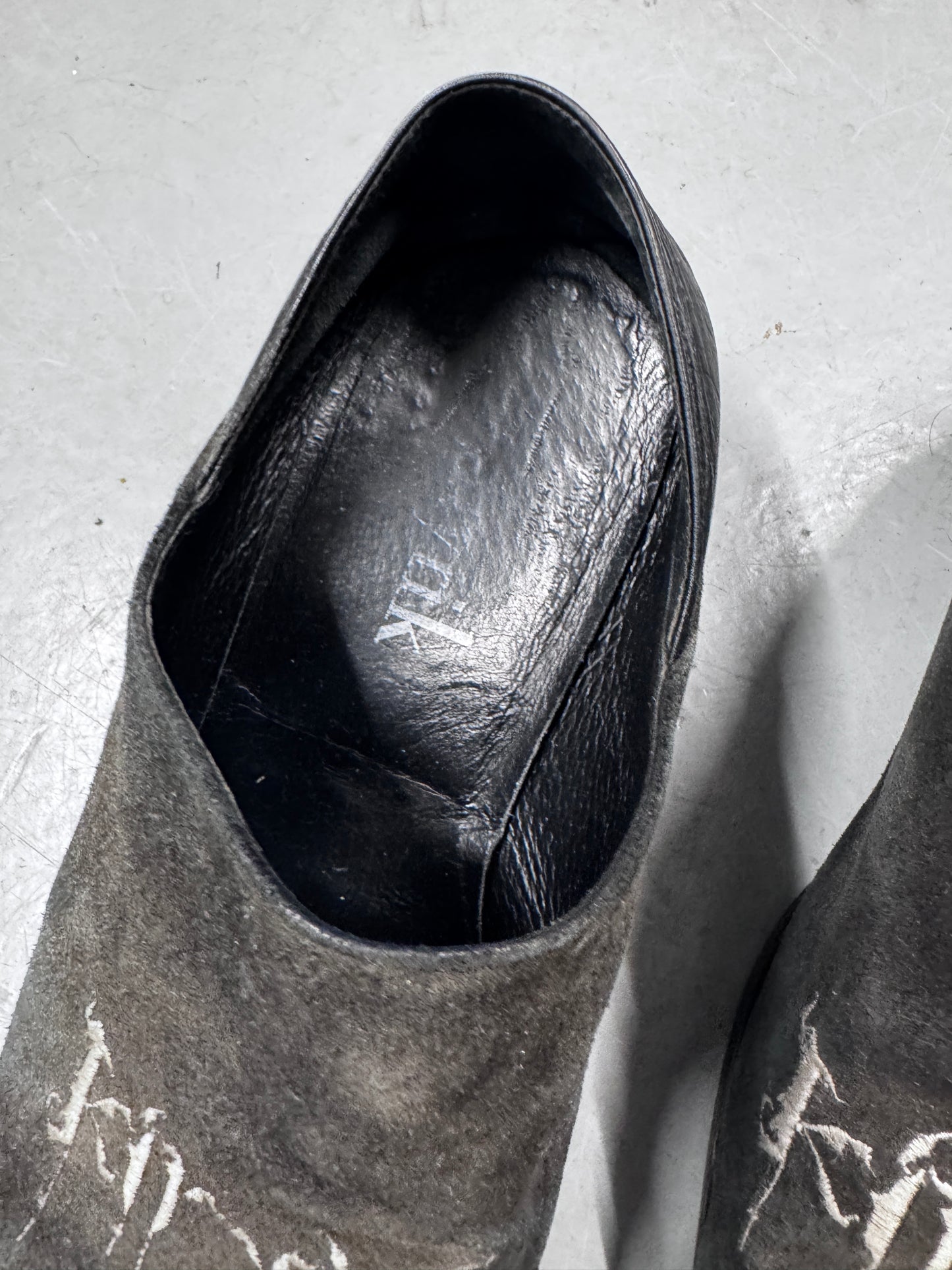 Kiryuyrik Suede Gothic Mule Shoes