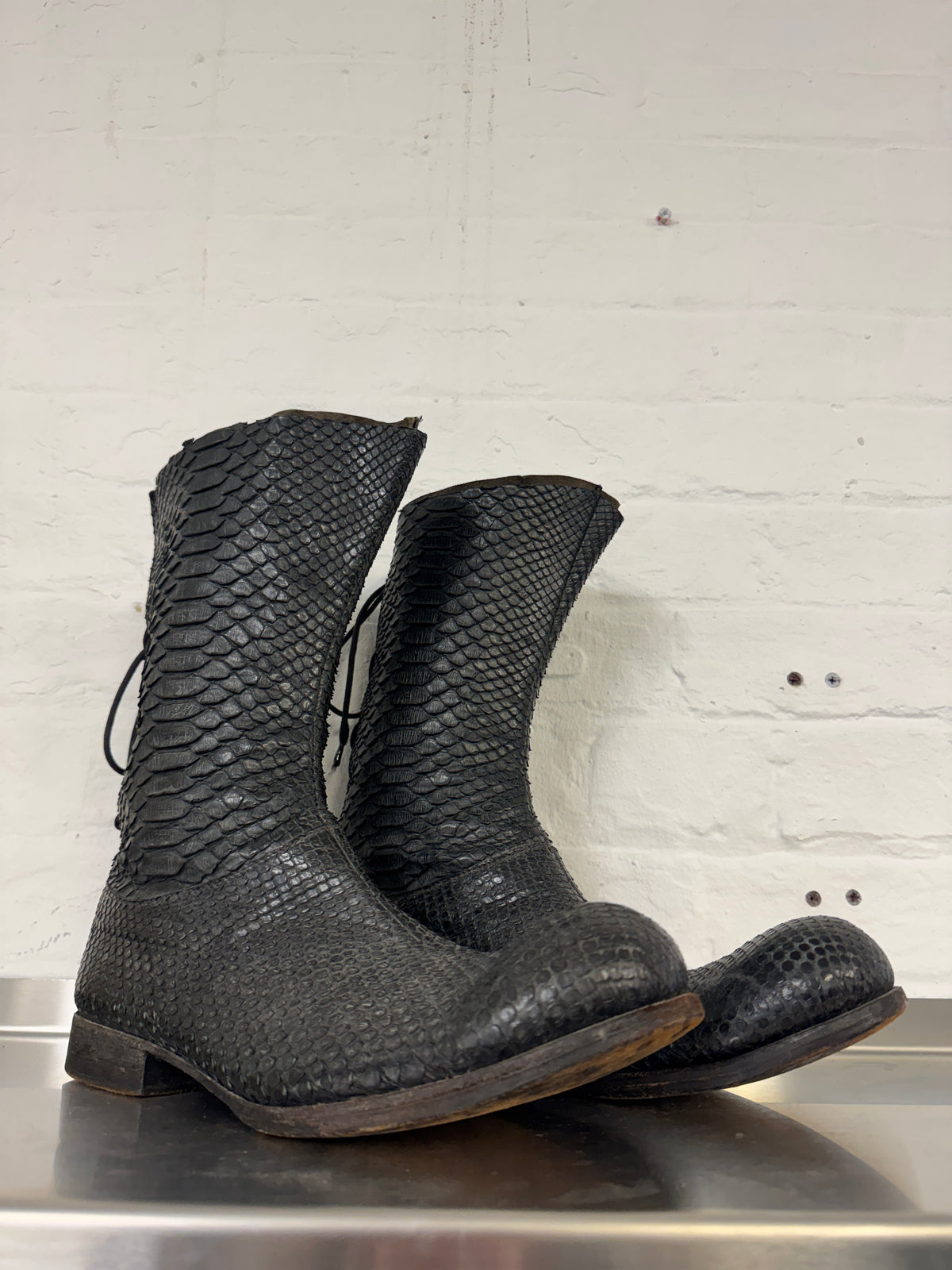 CARPE DIEM Early 00s 100% Python S63M Back-Lace Boots