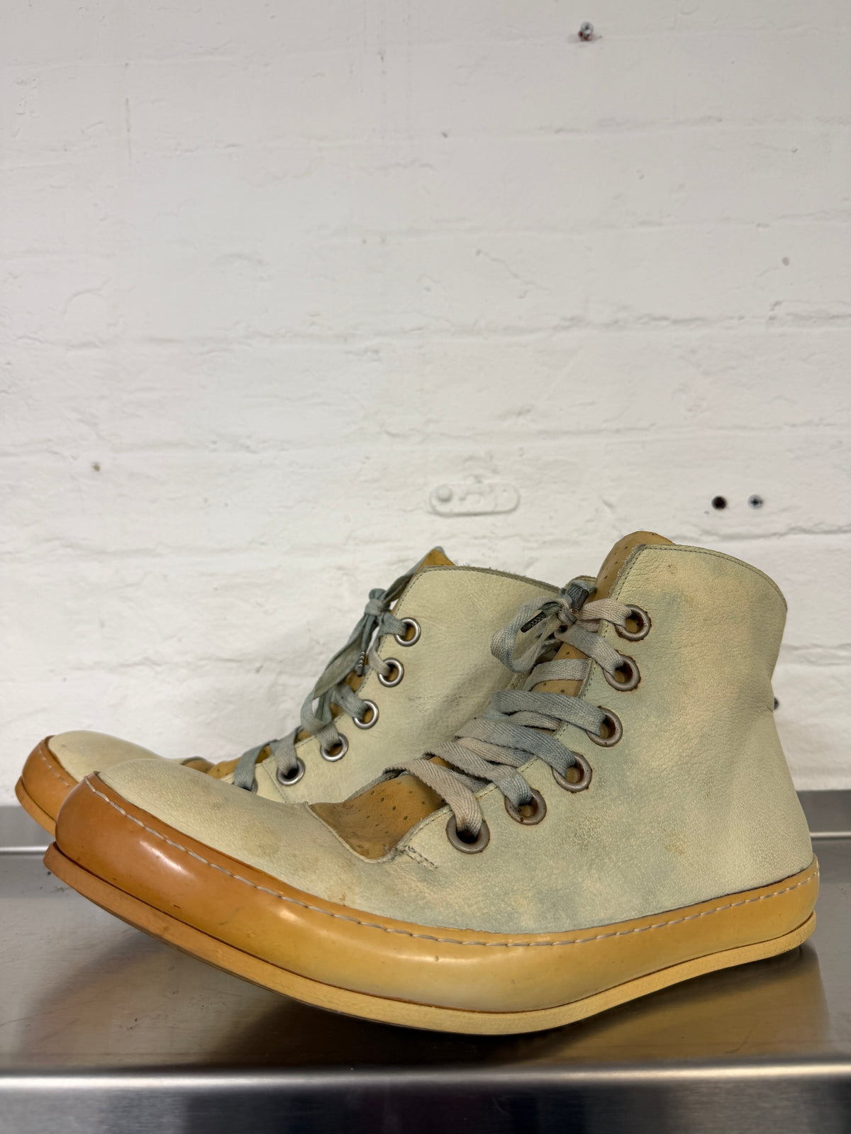 A Diciannoveventitre (A1923) Perforated Horse Tongue Leather Curved Toe Sneaker Boot (42)