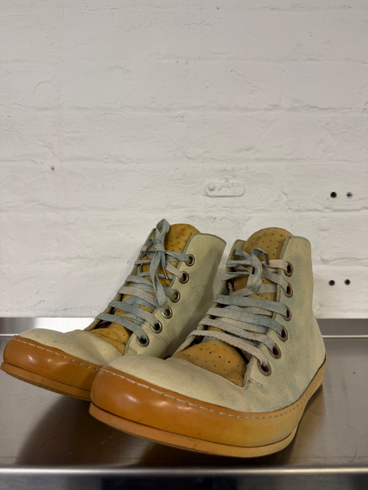 A Diciannoveventitre (A1923) Perforated Horse Tongue Leather Curved Toe Sneaker Boot (42)
