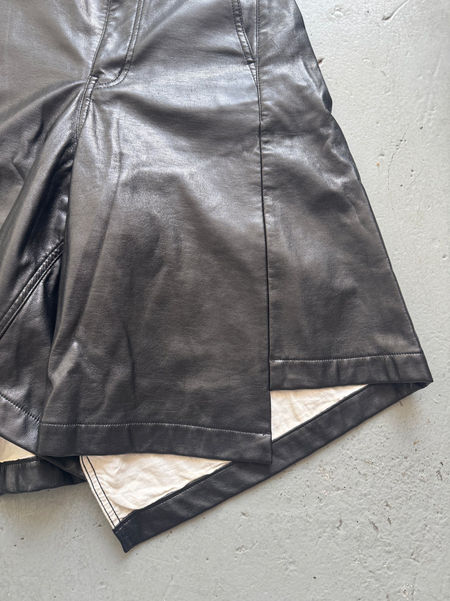 comme des garçons homme plus aw15 fleather twisted shorts