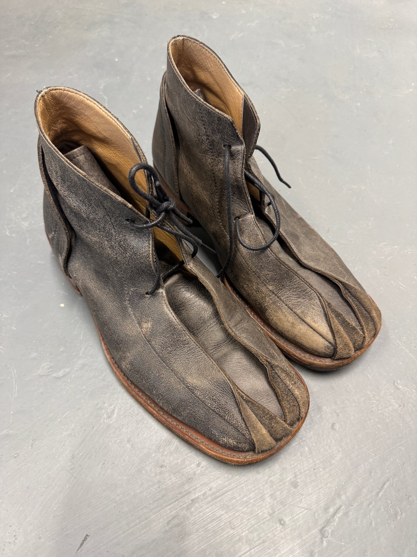 beauty:beast folded toe paw boots
