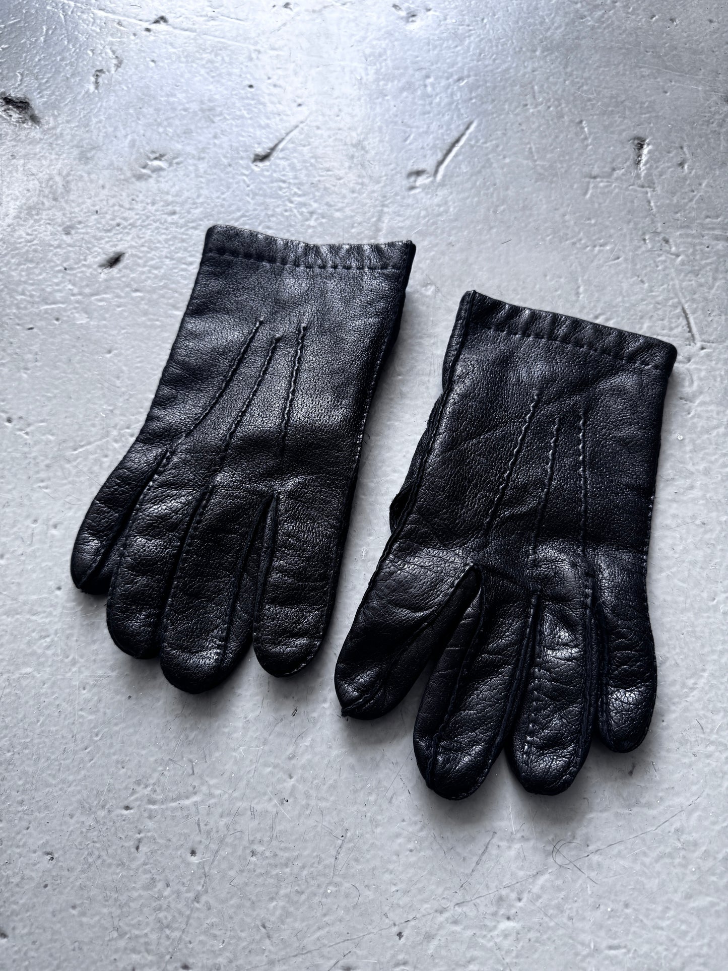 Leather driving gloves