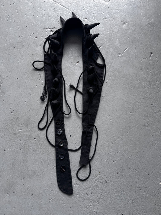 ellen poppy hill dripped spike collar