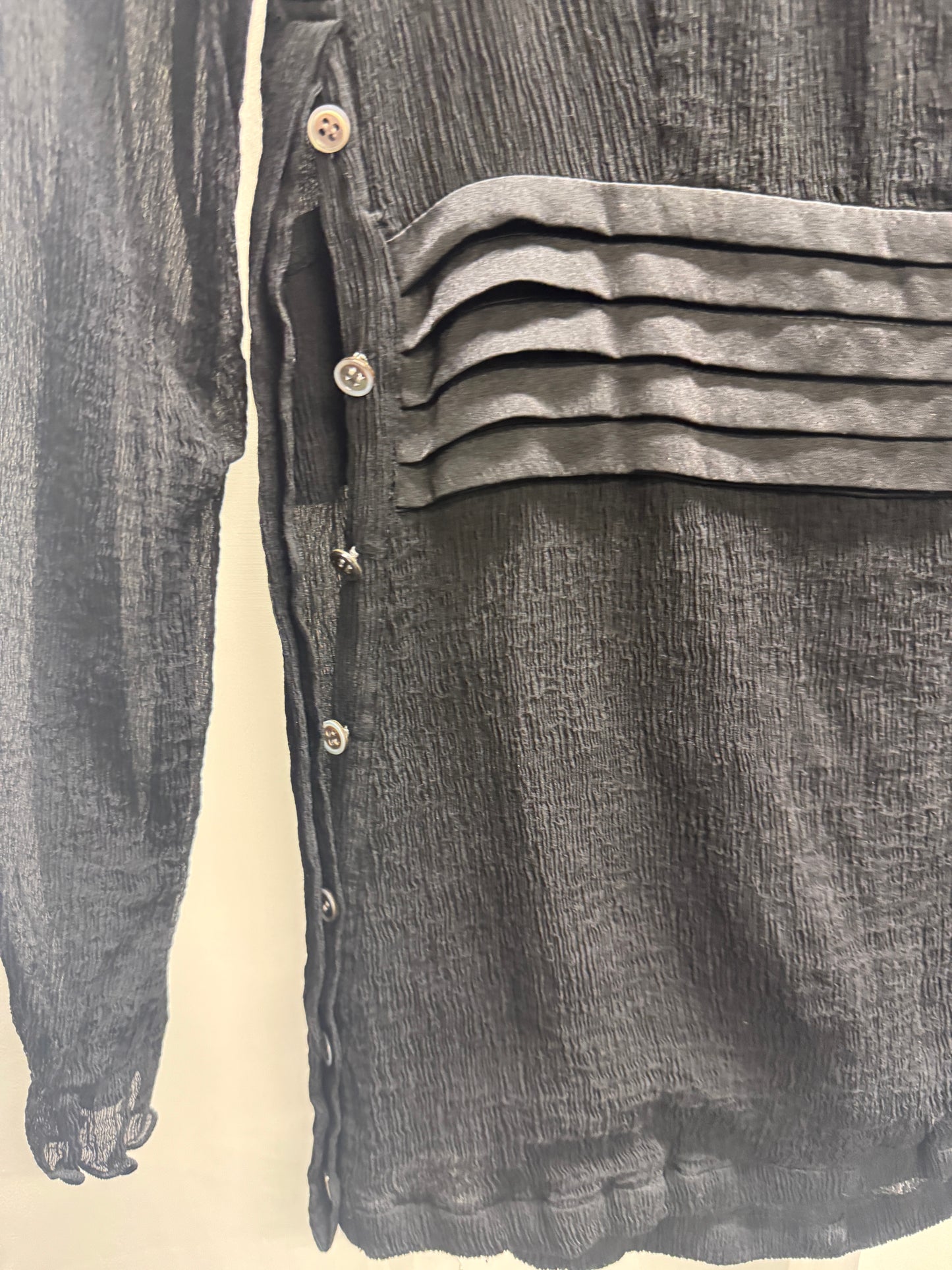undercover pleat buttoned lightweight collared top