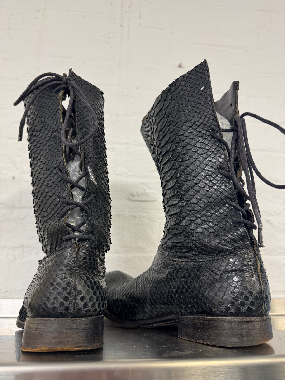 CARPE DIEM Early 00s 100% Python S63M Back-Lace Boots