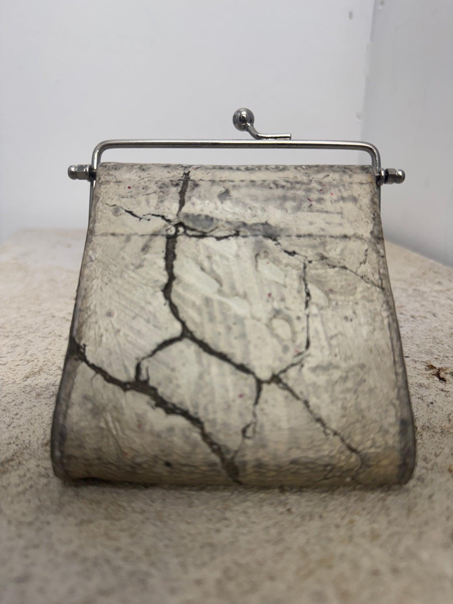 Kagari Yusuke Metal Clasp Crack Coin Wallet
