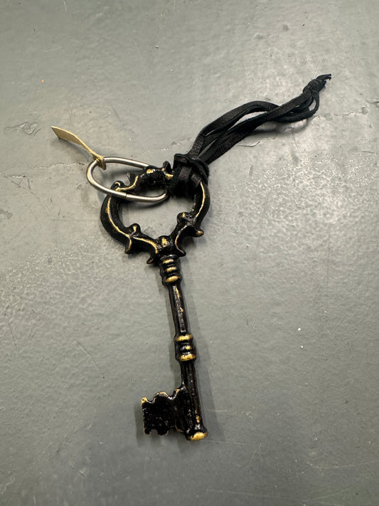 Leroy oversized key attachment