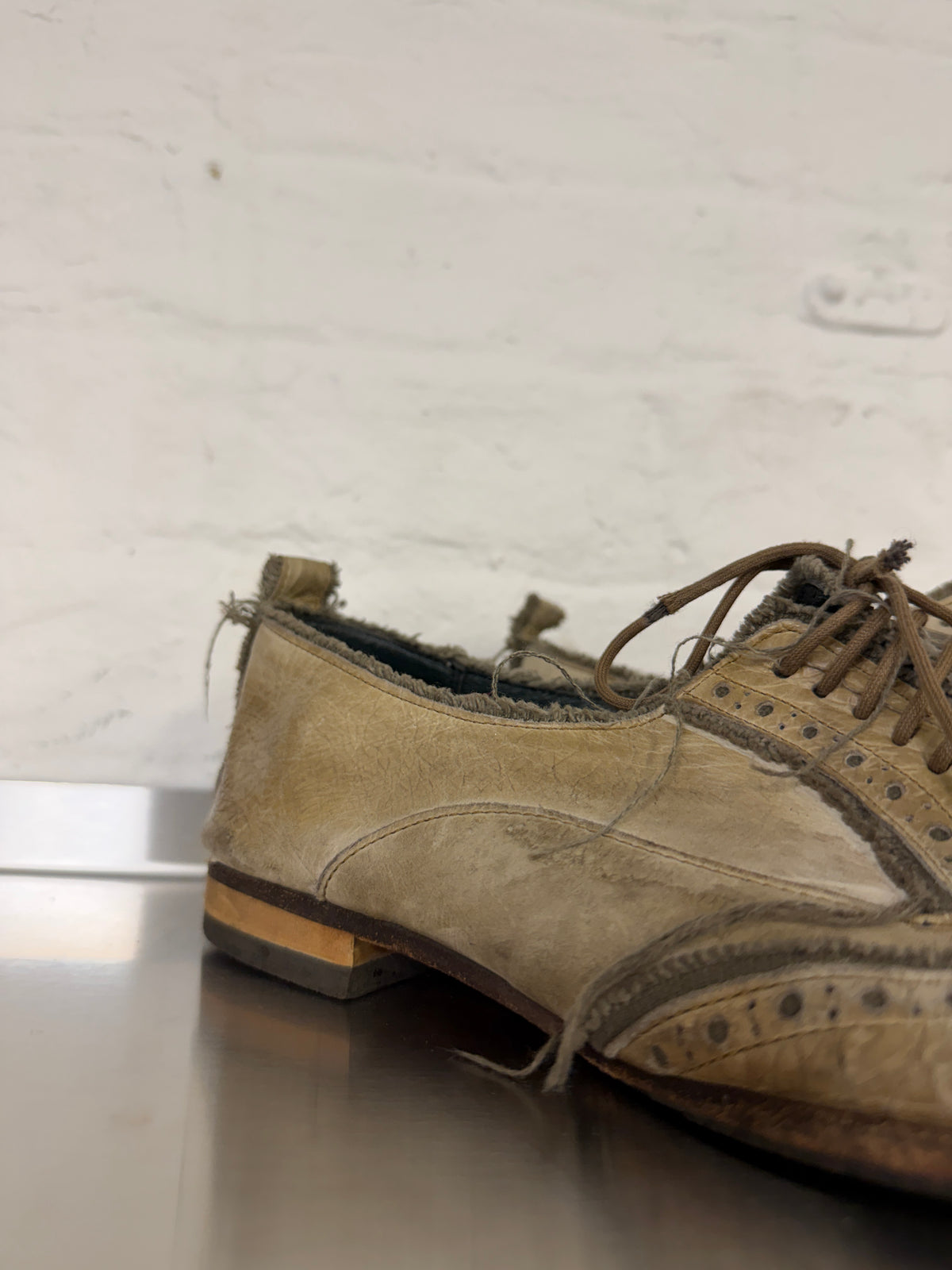 Alfredo Bannister Wingtip Detail Leather Shoes